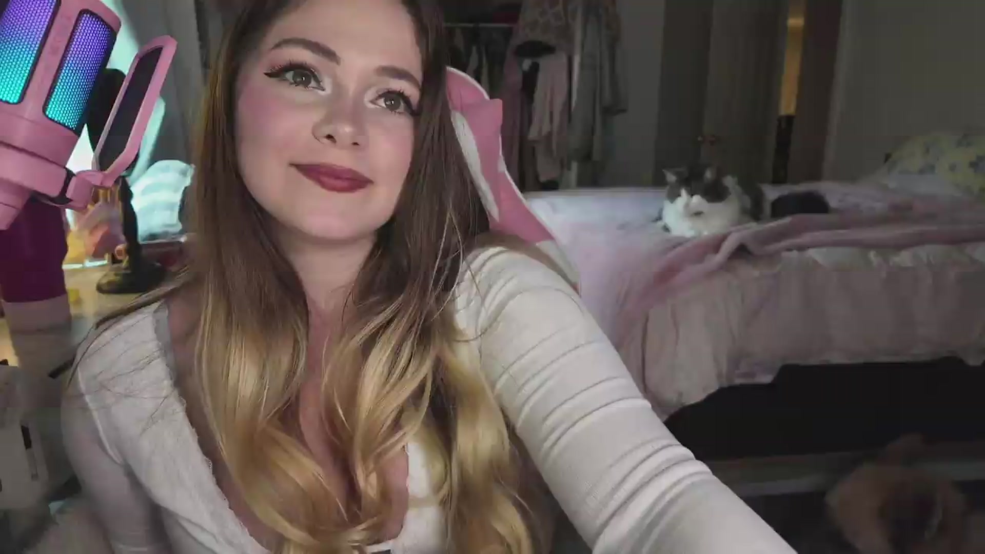 Gallery image thumbnail from lolypopbubble's myfreecams stream on, 05/22/2026, 19:25 image 10 of 20