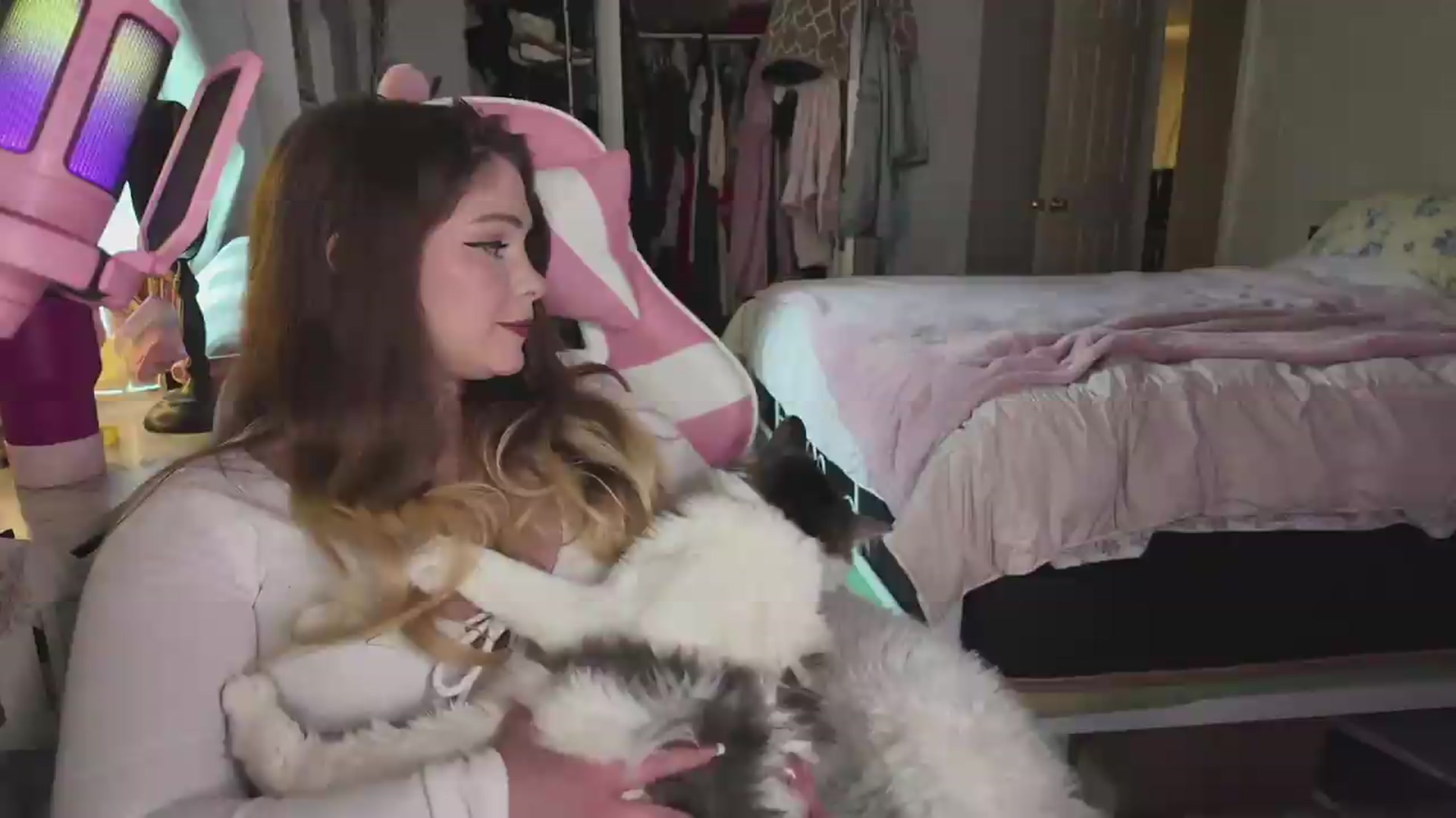 Gallery image thumbnail from lolypopbubble's myfreecams stream on, 05/22/2026, 19:25 image 9 of 20
