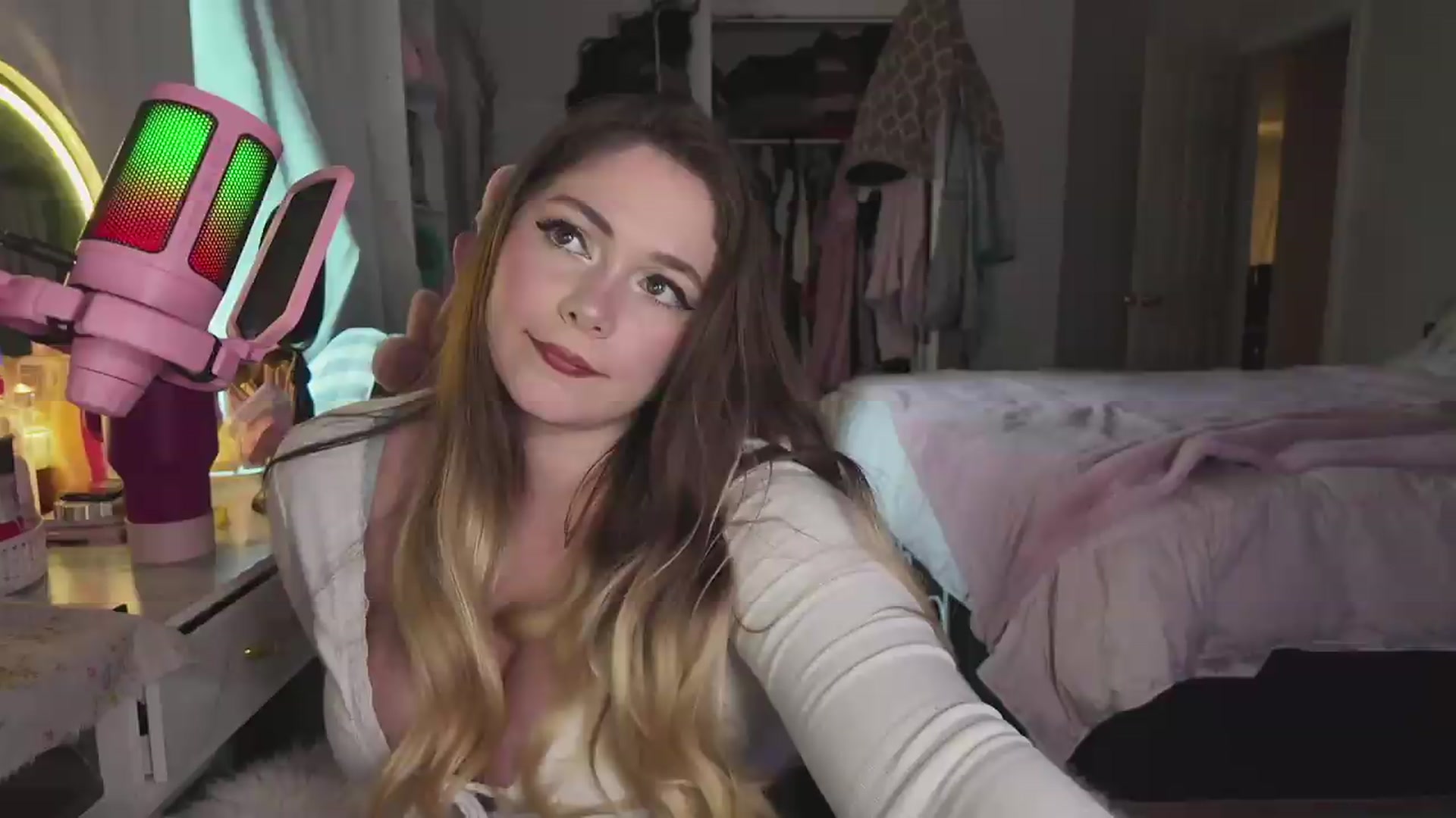 Gallery image thumbnail from lolypopbubble's myfreecams stream on, 05/22/2026, 19:25 image 15 of 20