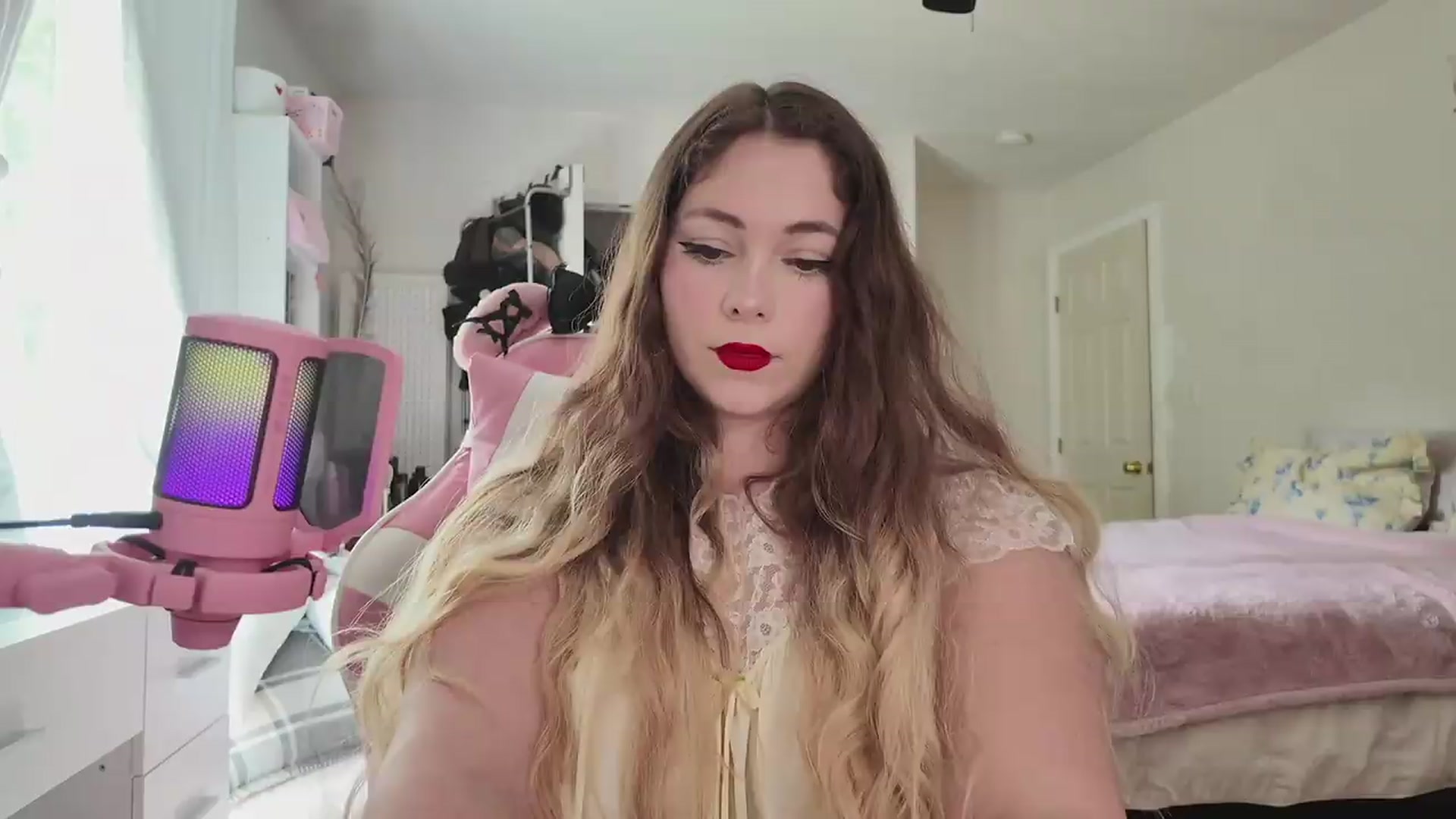 Gallery image thumbnail from lolypopbubble's myfreecams stream on, 06/01/2026, 20:23 image 3 of 20