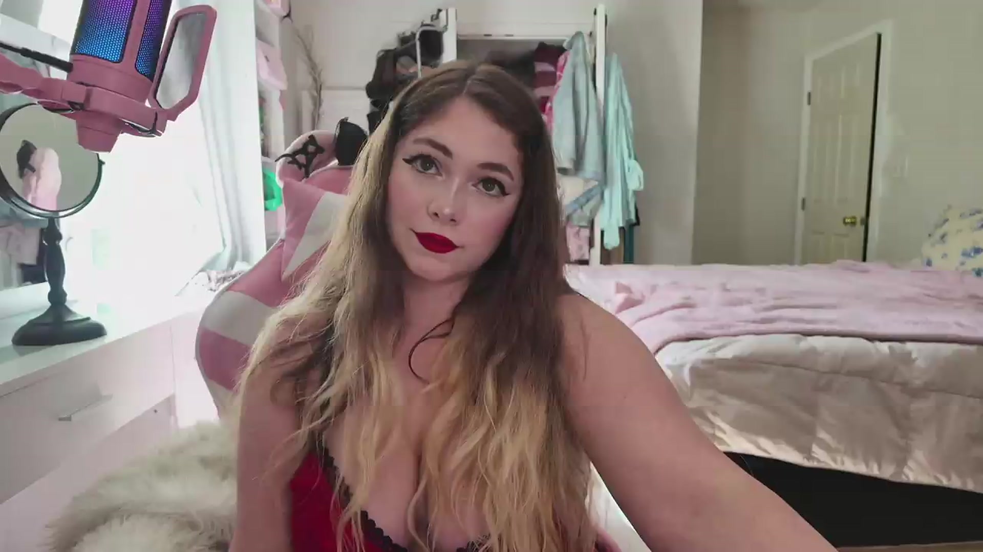 Gallery image thumbnail from lolypopbubble's myfreecams stream on, 06/02/2026, 21:12 image 15 of 20