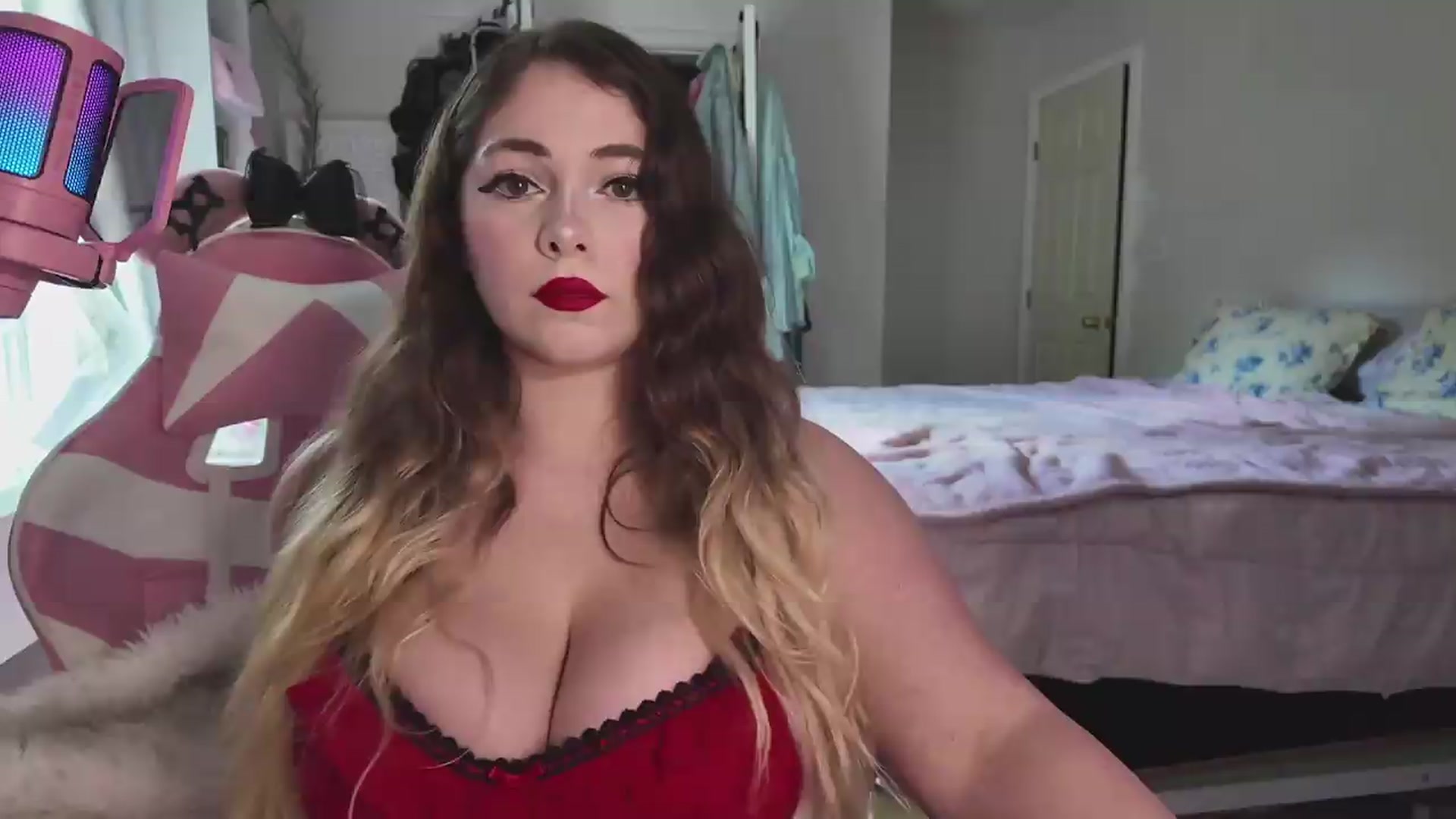 Gallery image thumbnail from lolypopbubble's myfreecams stream on, 06/02/2026, 21:12 image 10 of 20