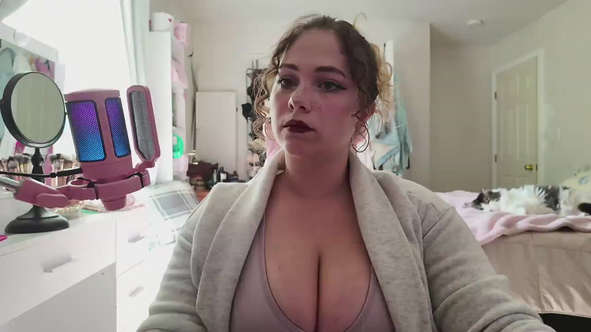 Gallery image thumbnail from lolypopbubble's myfreecams stream on, 06/10/2026, 21:10 image 19 of 20