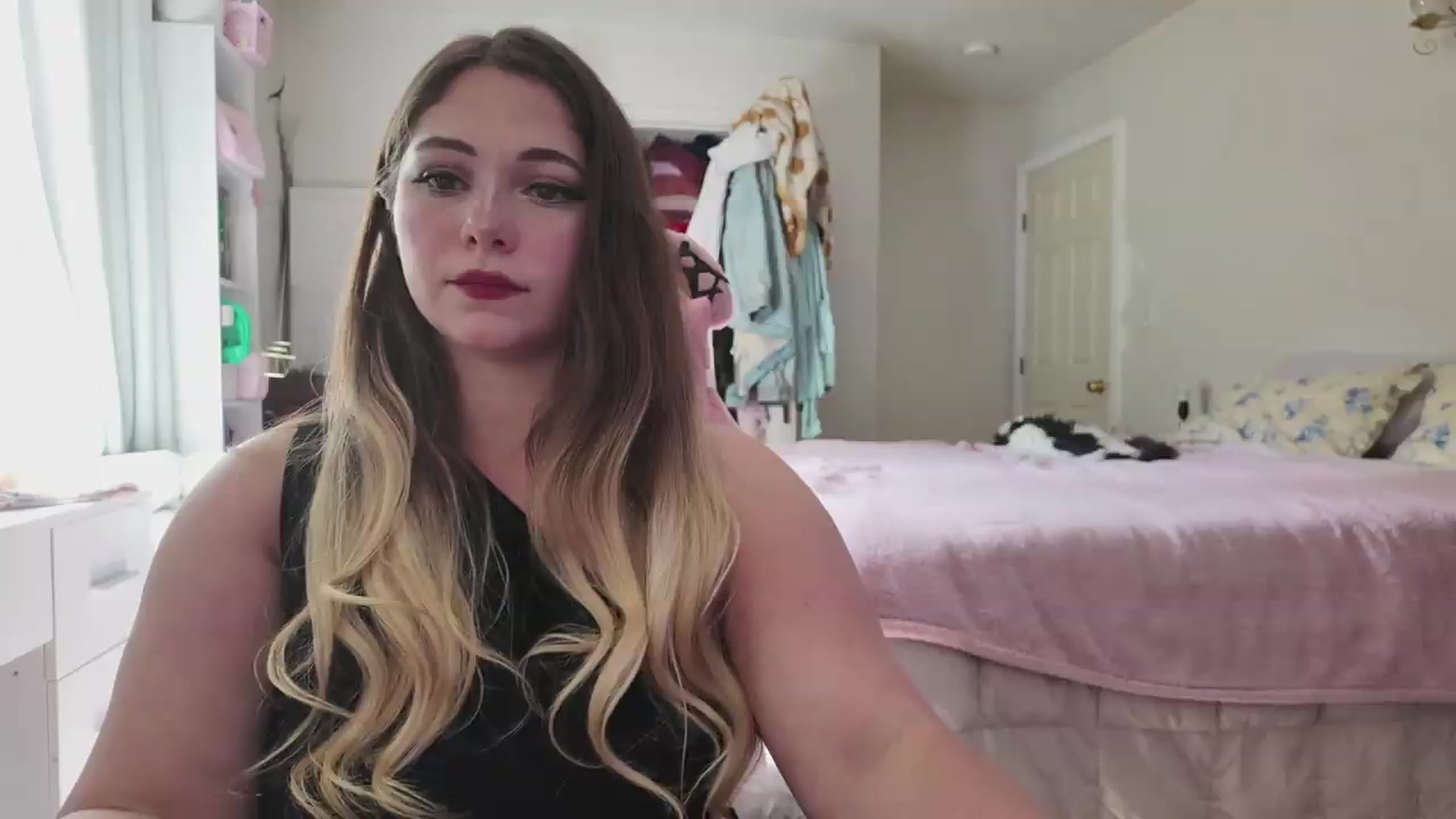 Gallery image thumbnail from lolypopbubble's myfreecams stream on, 06/12/2026, 20:41 image 9 of 20