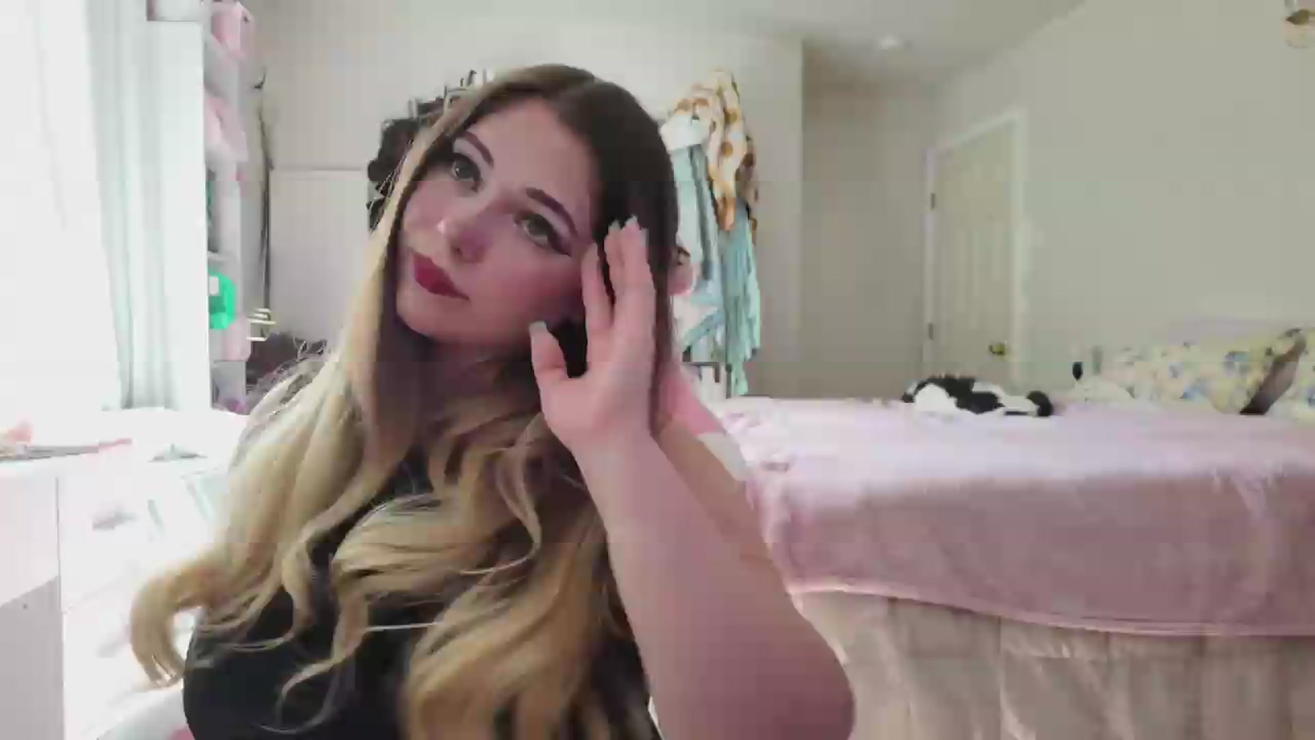 Gallery image thumbnail from lolypopbubble's myfreecams stream on, 06/12/2026, 20:41 image 18 of 20