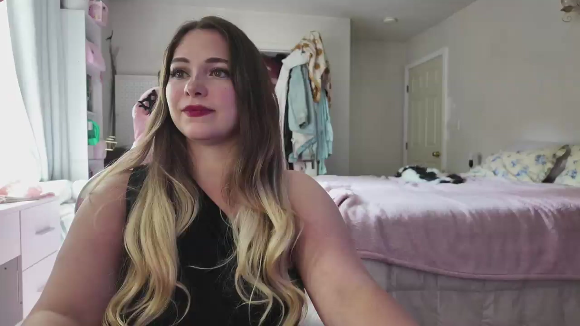 Gallery image thumbnail from lolypopbubble's myfreecams stream on, 06/12/2026, 20:41 image 6 of 20