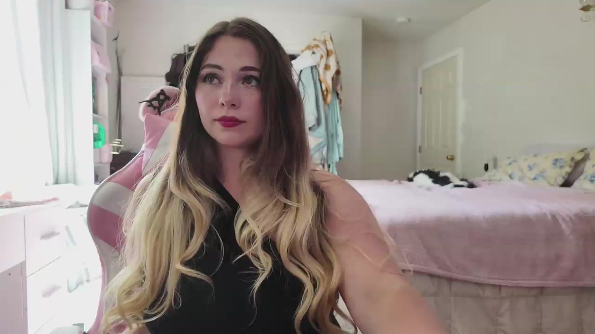 Gallery image thumbnail from lolypopbubble's myfreecams stream on, 06/12/2026, 20:41 image 15 of 20