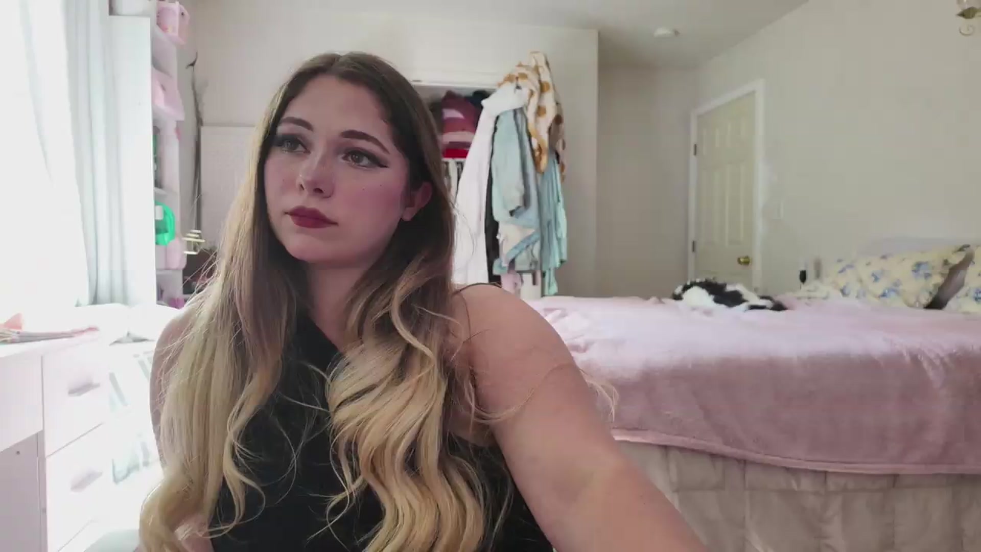 Gallery image thumbnail from lolypopbubble's myfreecams stream on, 06/12/2026, 20:41 image 17 of 20