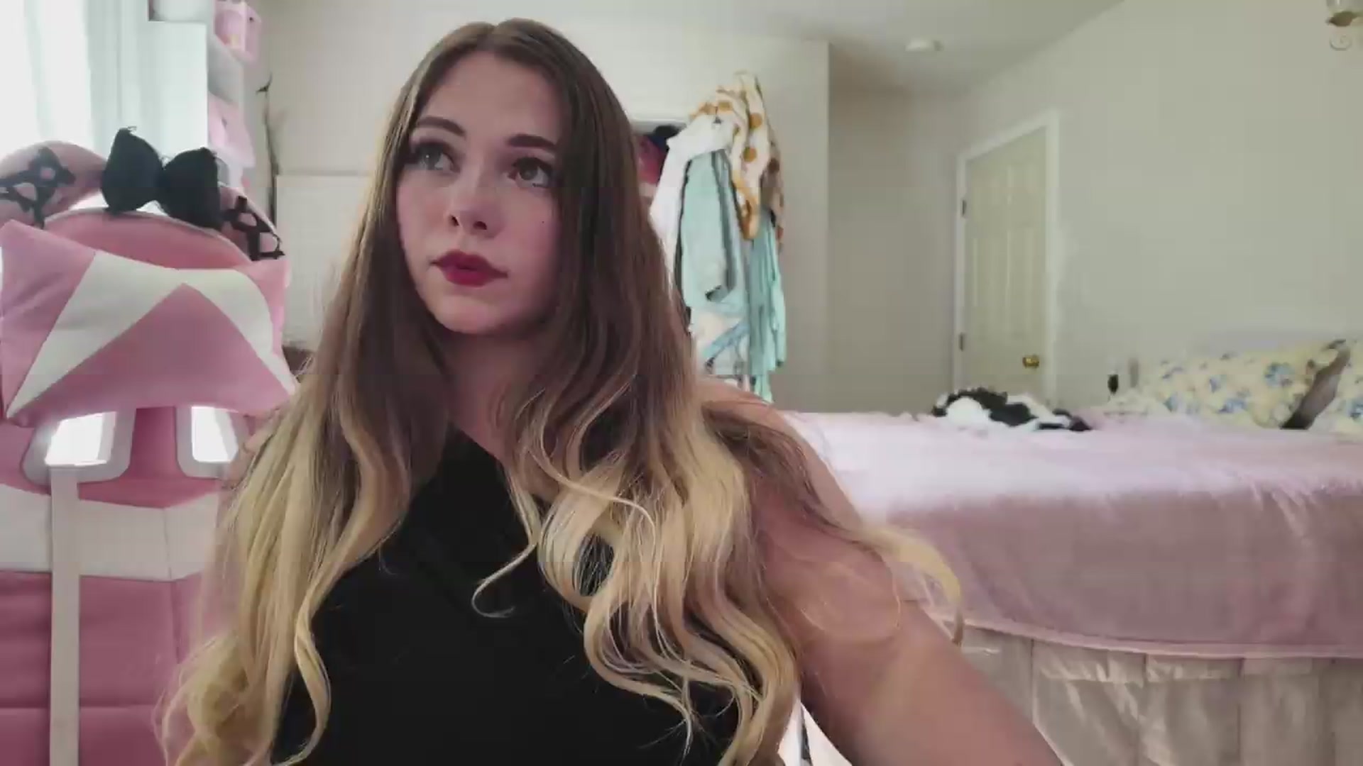 Gallery image thumbnail from lolypopbubble's myfreecams stream on, 06/12/2026, 20:41 image 14 of 20