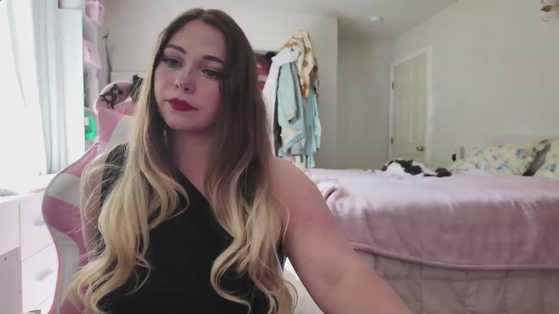 Gallery image thumbnail from lolypopbubble's myfreecams stream on, 06/12/2026, 20:41 image 5 of 20