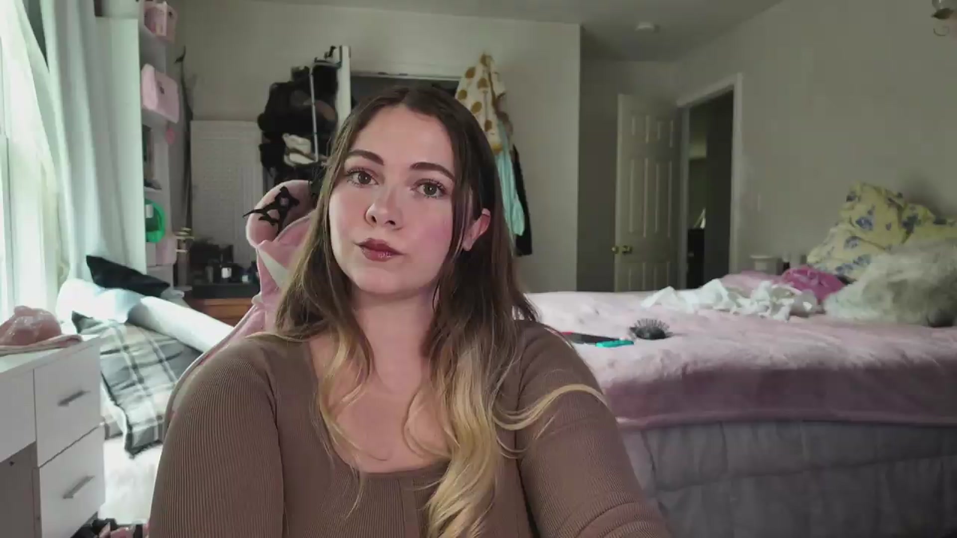 Gallery image thumbnail from lolypopbubble's myfreecams stream on, 06/18/2026, 20:52 image 1 of 20