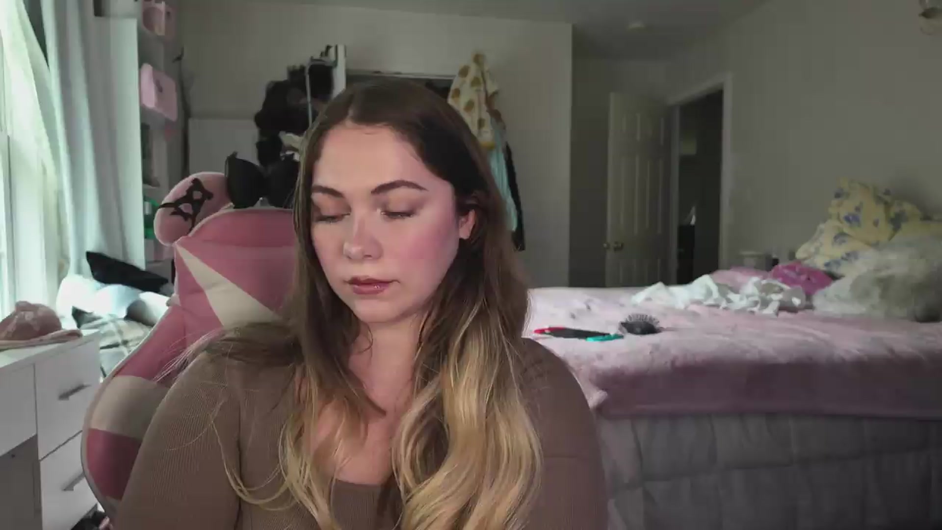 Gallery image thumbnail from lolypopbubble's myfreecams stream on, 06/18/2026, 20:52 image 7 of 20