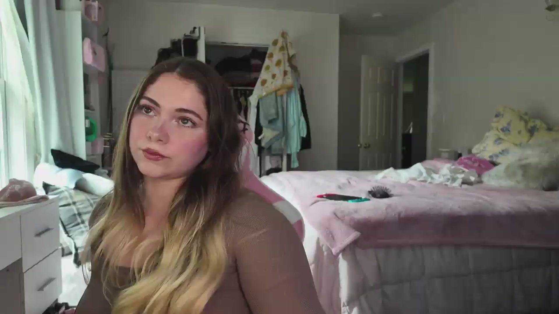 Gallery image thumbnail from lolypopbubble's myfreecams stream on, 06/18/2026, 20:52 image 6 of 20