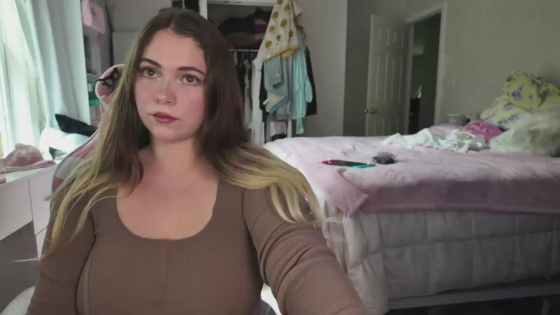 Gallery image thumbnail from lolypopbubble's myfreecams stream on, 06/18/2026, 20:52 image 12 of 20