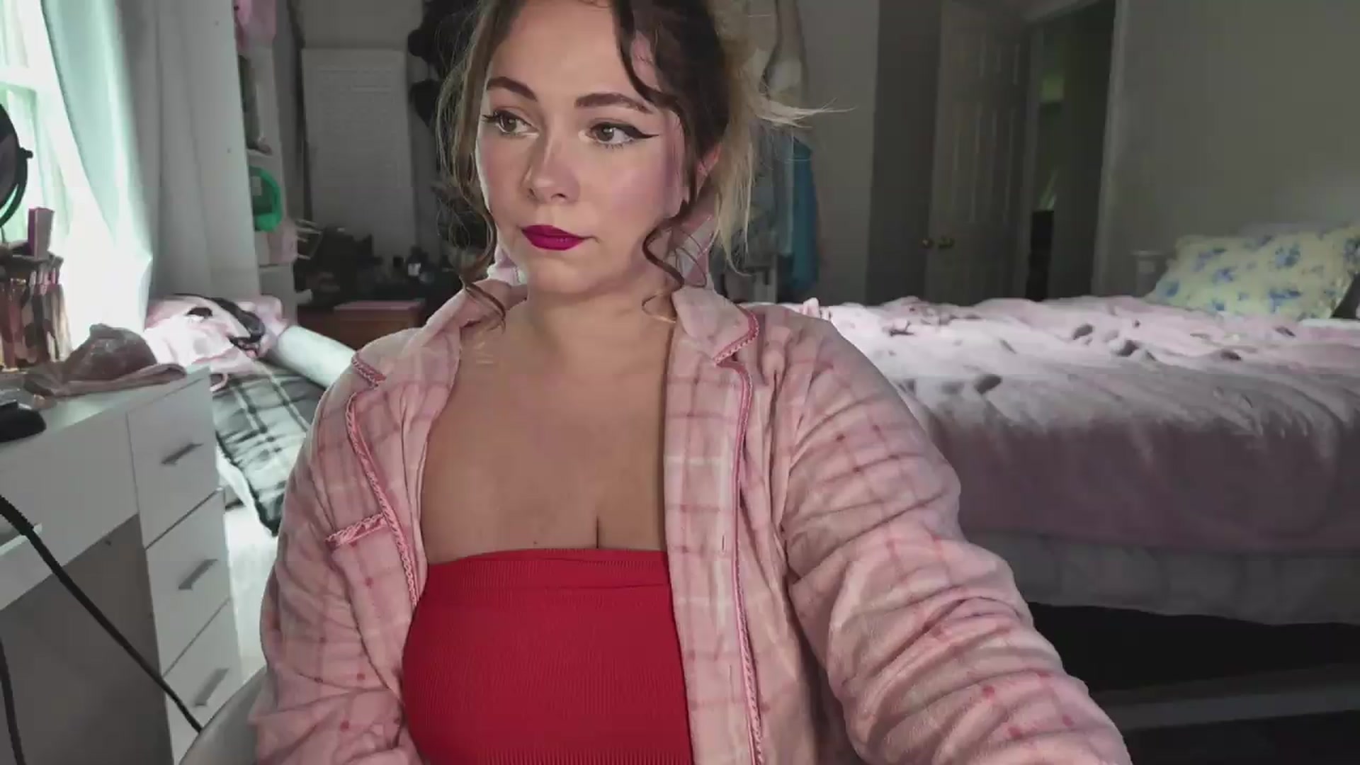Gallery image thumbnail from lolypopbubble's myfreecams stream on, 06/22/2026, 19:54 image 9 of 20