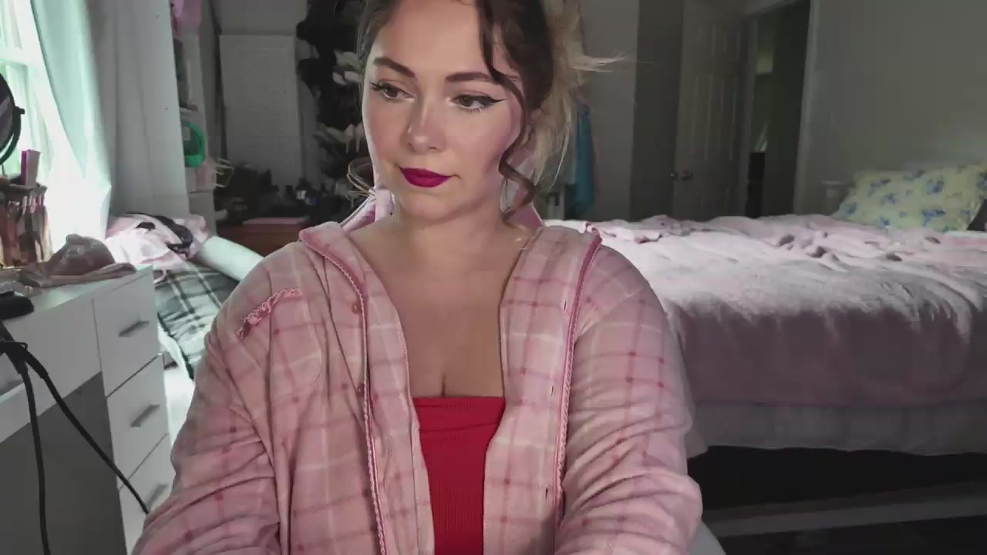 Gallery image thumbnail from lolypopbubble's myfreecams stream on, 06/22/2026, 19:54 image 5 of 20