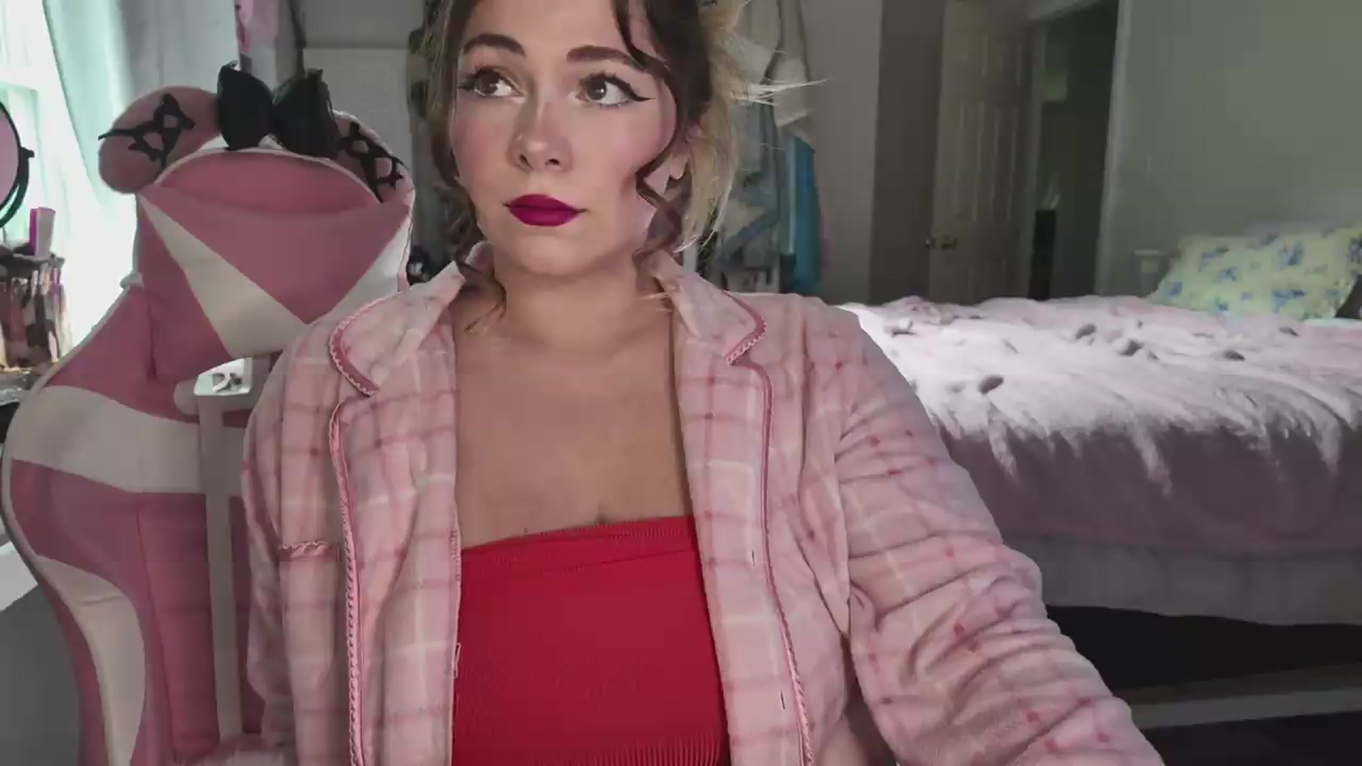 Gallery image thumbnail from lolypopbubble's myfreecams stream on, 06/22/2026, 19:54 image 7 of 20