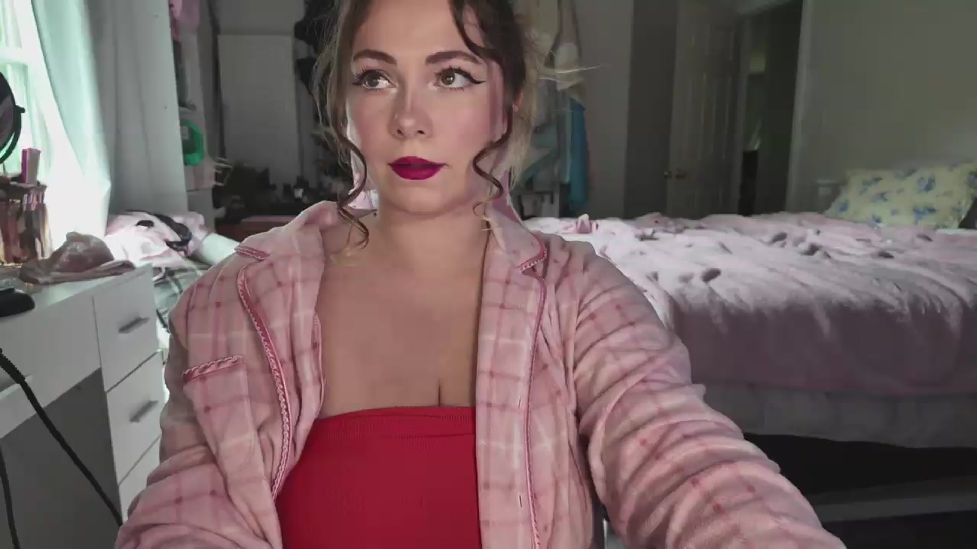 Gallery image thumbnail from lolypopbubble's myfreecams stream on, 06/22/2026, 19:54 image 15 of 20