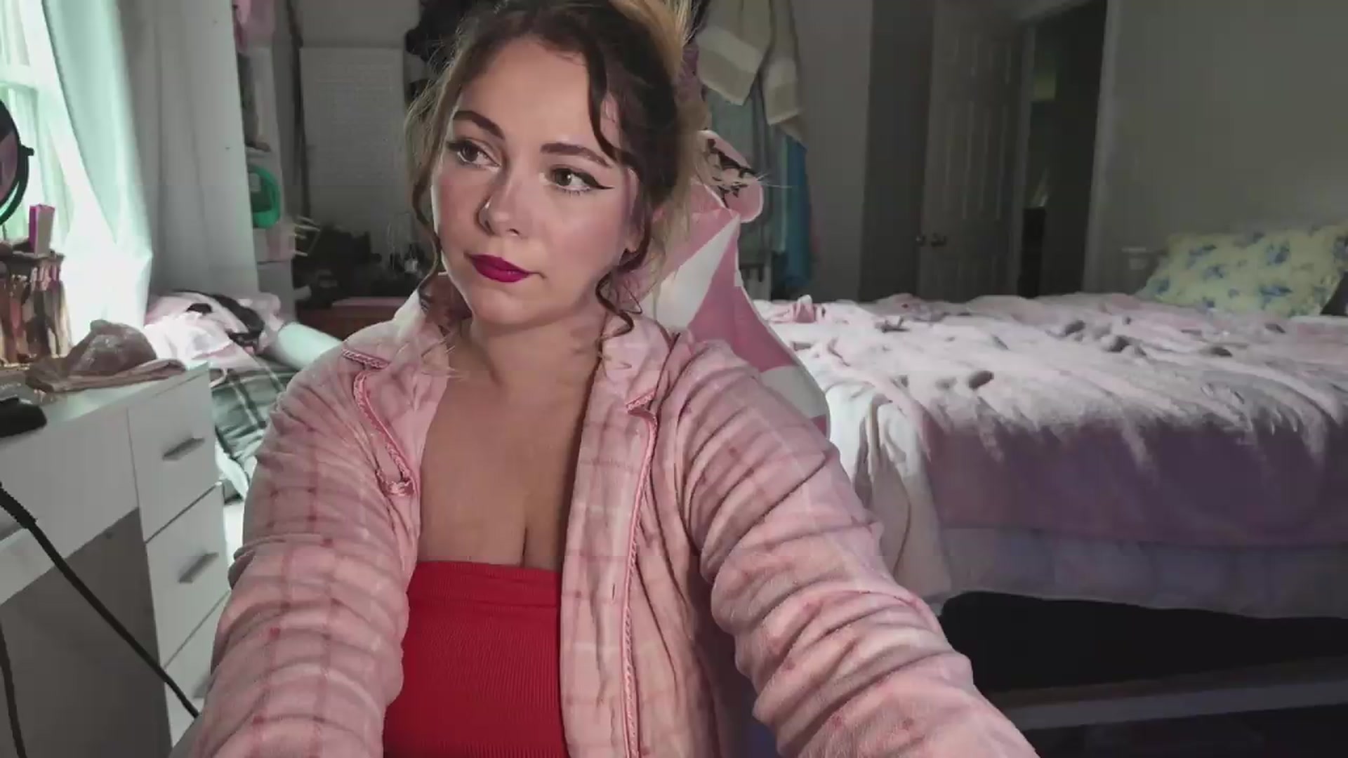 Gallery image thumbnail from lolypopbubble's myfreecams stream on, 06/22/2026, 19:54 image 12 of 20