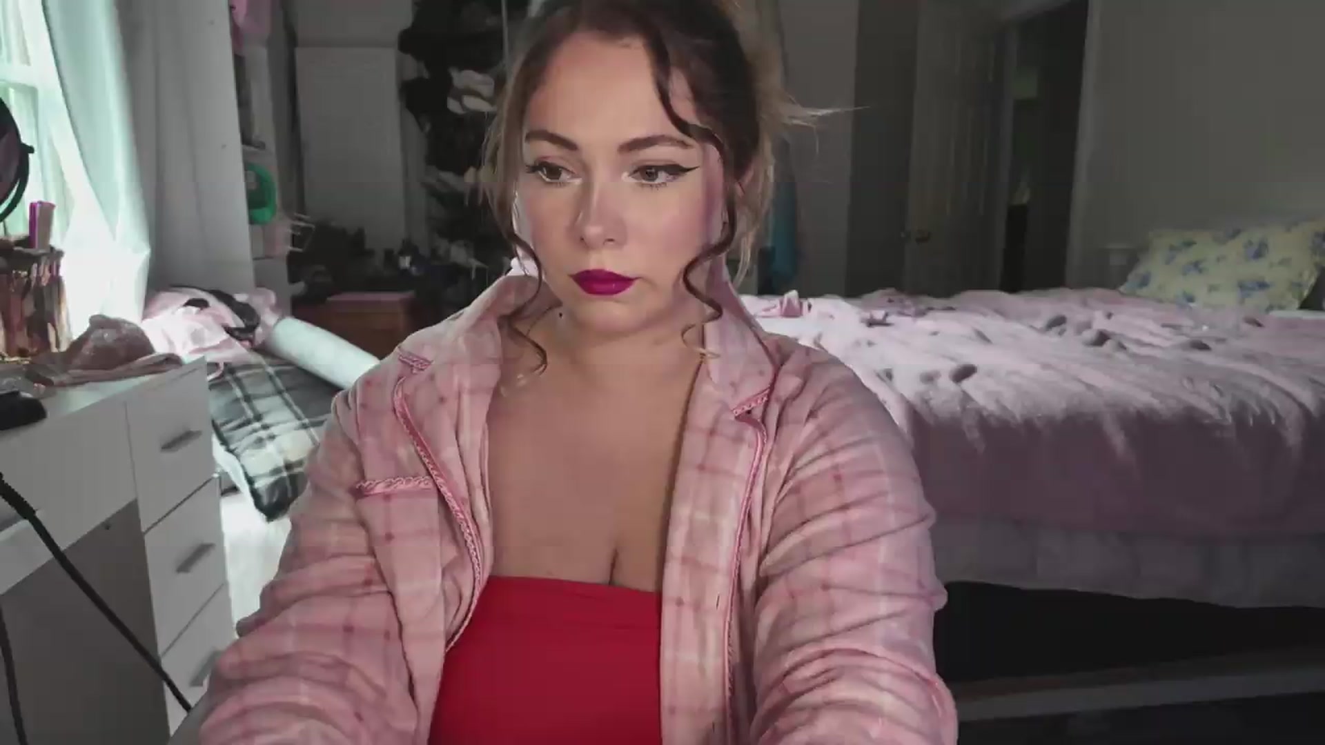 Gallery image thumbnail from lolypopbubble's myfreecams stream on, 06/22/2026, 19:54 image 13 of 20
