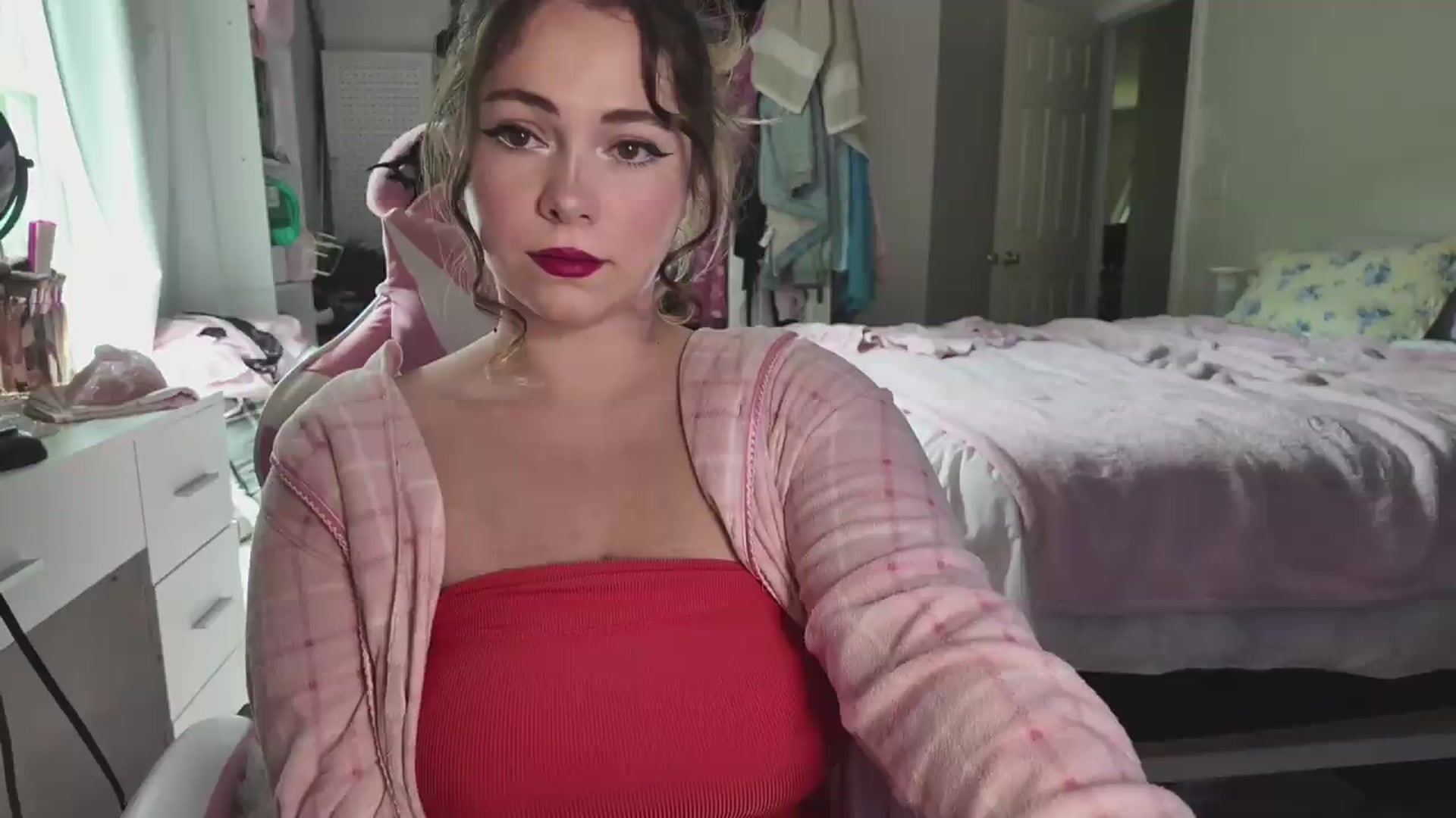Gallery image thumbnail from lolypopbubble's myfreecams stream on, 06/22/2026, 19:54 image 3 of 20