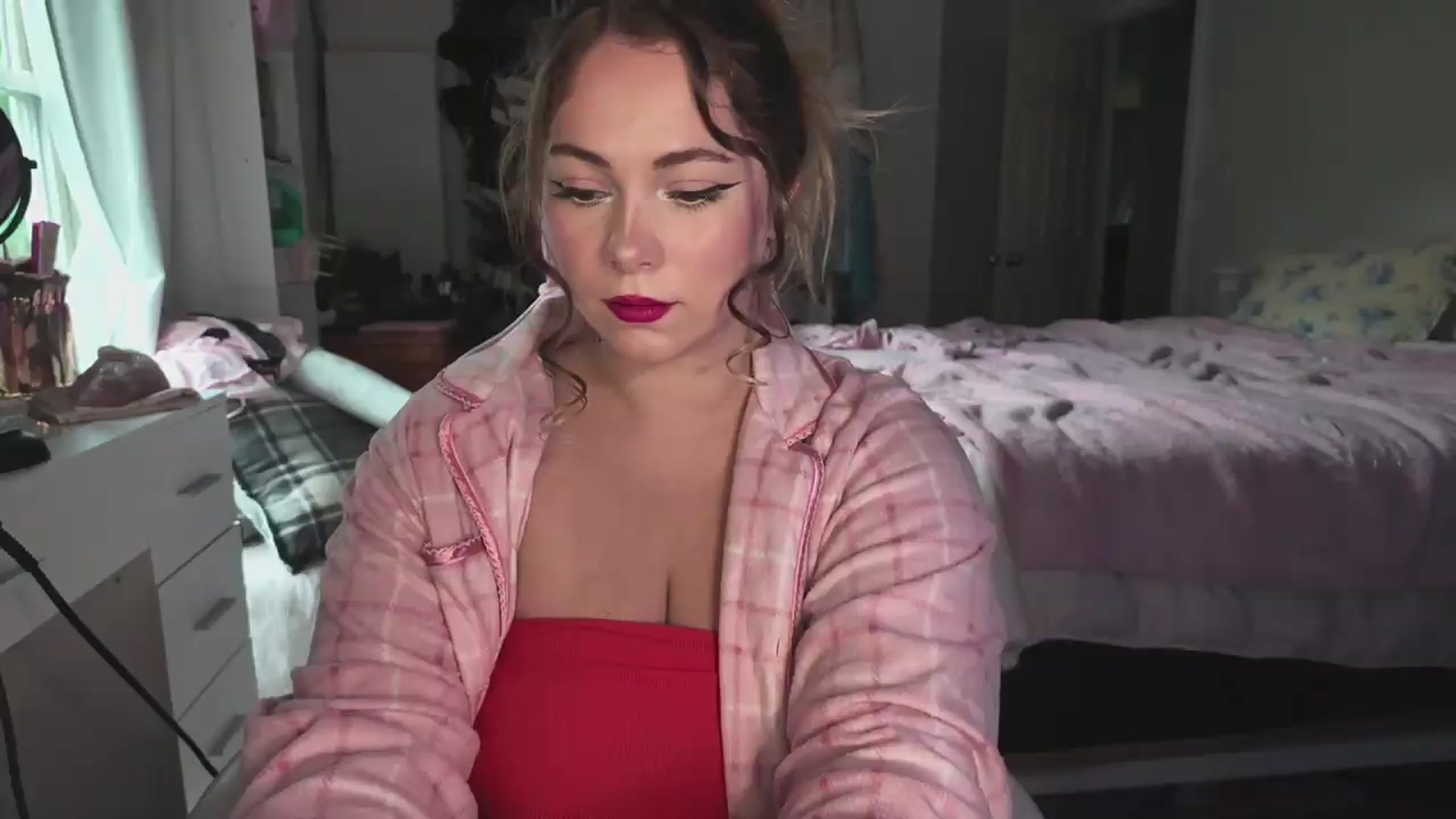 Gallery image thumbnail from lolypopbubble's myfreecams stream on, 06/22/2026, 19:54 image 11 of 20