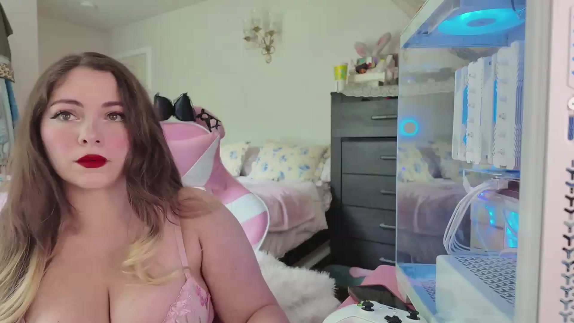 Gallery image thumbnail from lolypopbubble's myfreecams stream on, 06/25/2026, 20:04 image 1 of 20