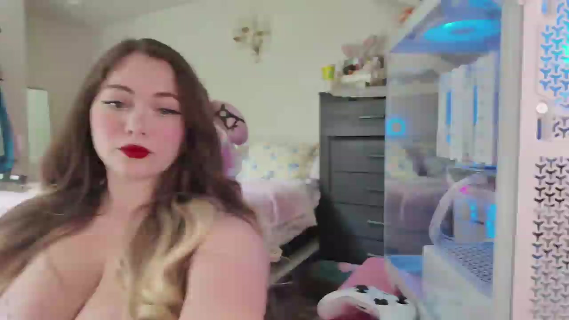 Gallery image thumbnail from lolypopbubble's myfreecams stream on, 06/25/2026, 20:04 image 6 of 20