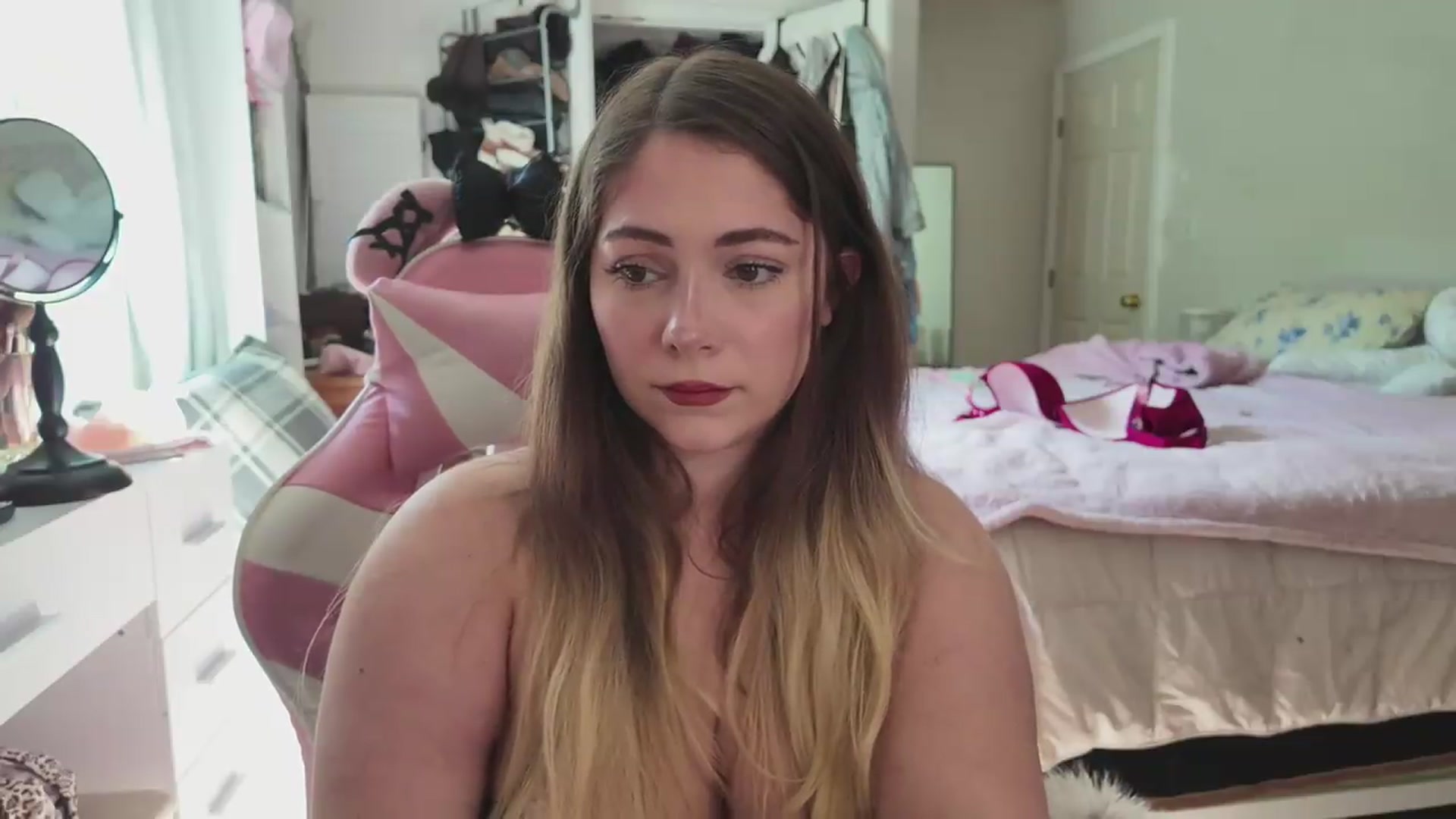 Gallery image thumbnail from lolypopbubble's myfreecams stream on, 06/29/2026, 20:47 image 17 of 20