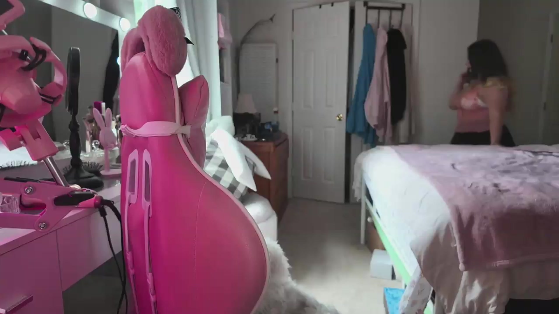 Gallery image thumbnail from lolypopbubble's myfreecams stream on, 07/10/2026, 20:52 image 4 of 20