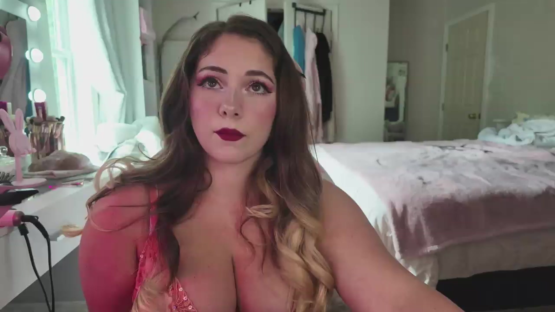 Gallery image thumbnail from lolypopbubble's myfreecams stream on, 07/10/2026, 20:52 image 11 of 20