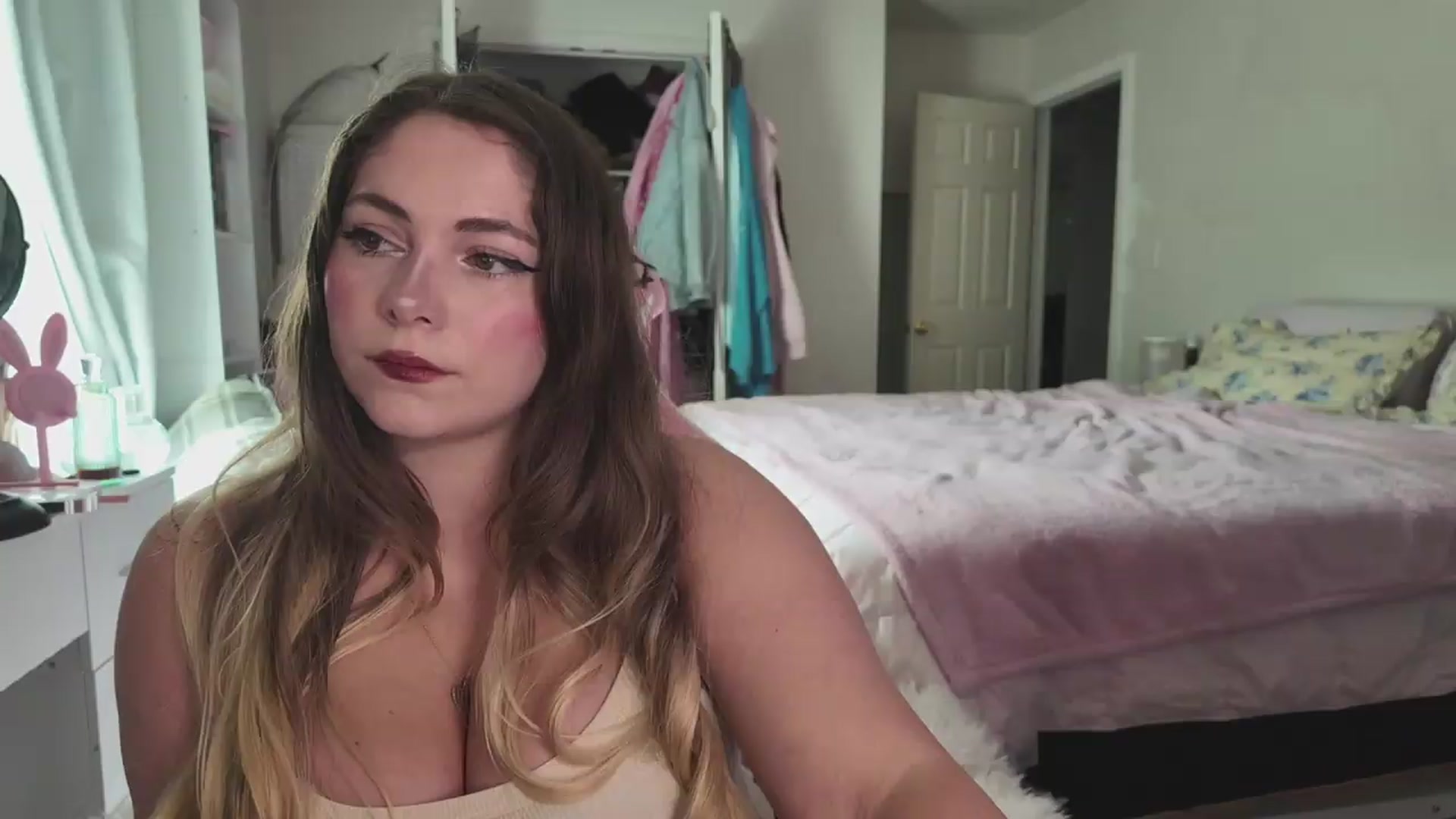 Gallery image thumbnail from lolypopbubble's myfreecams stream on, 07/17/2026, 19:14 image 2 of 20