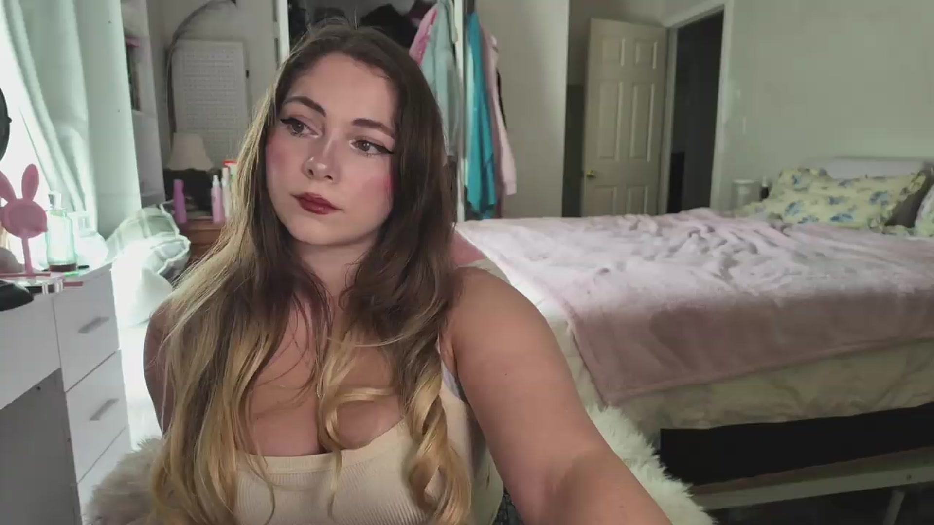 Gallery image thumbnail from lolypopbubble's myfreecams stream on, 07/17/2026, 19:14 image 20 of 20