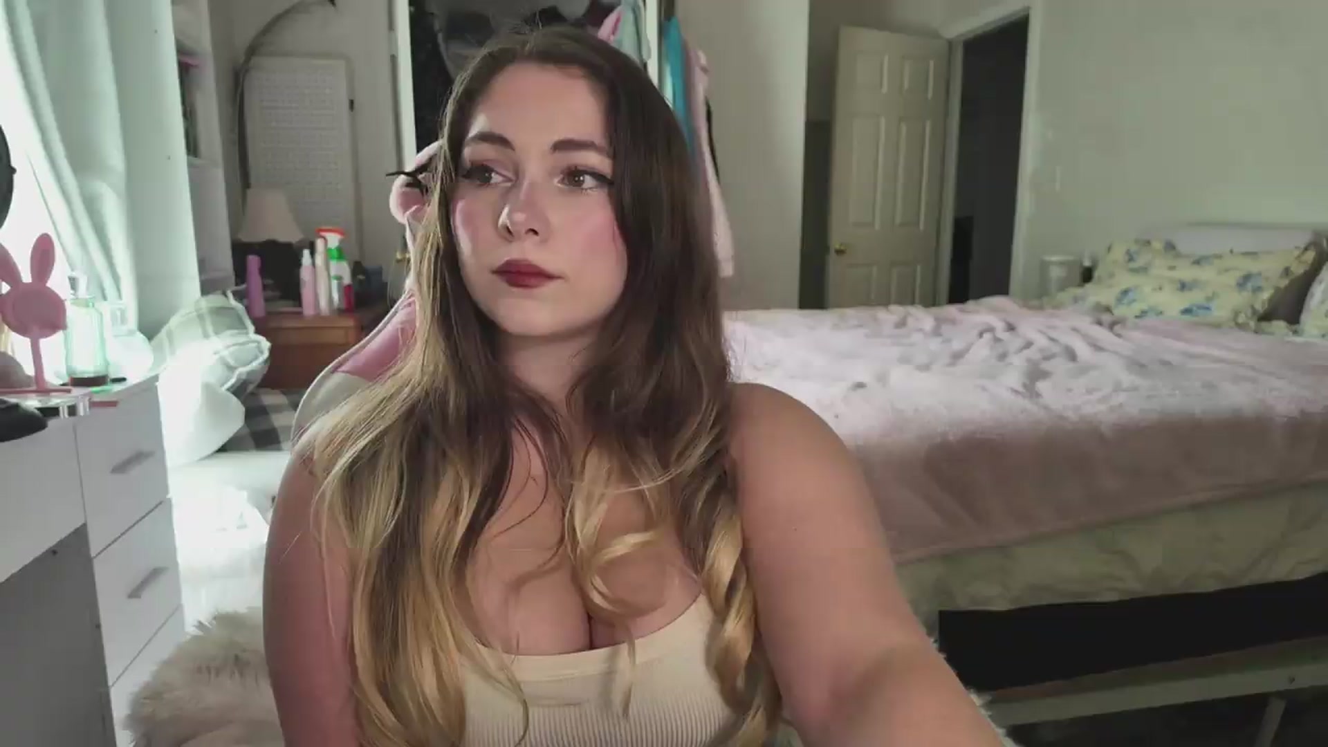 Gallery image thumbnail from lolypopbubble's myfreecams stream on, 07/17/2026, 19:14 image 19 of 20
