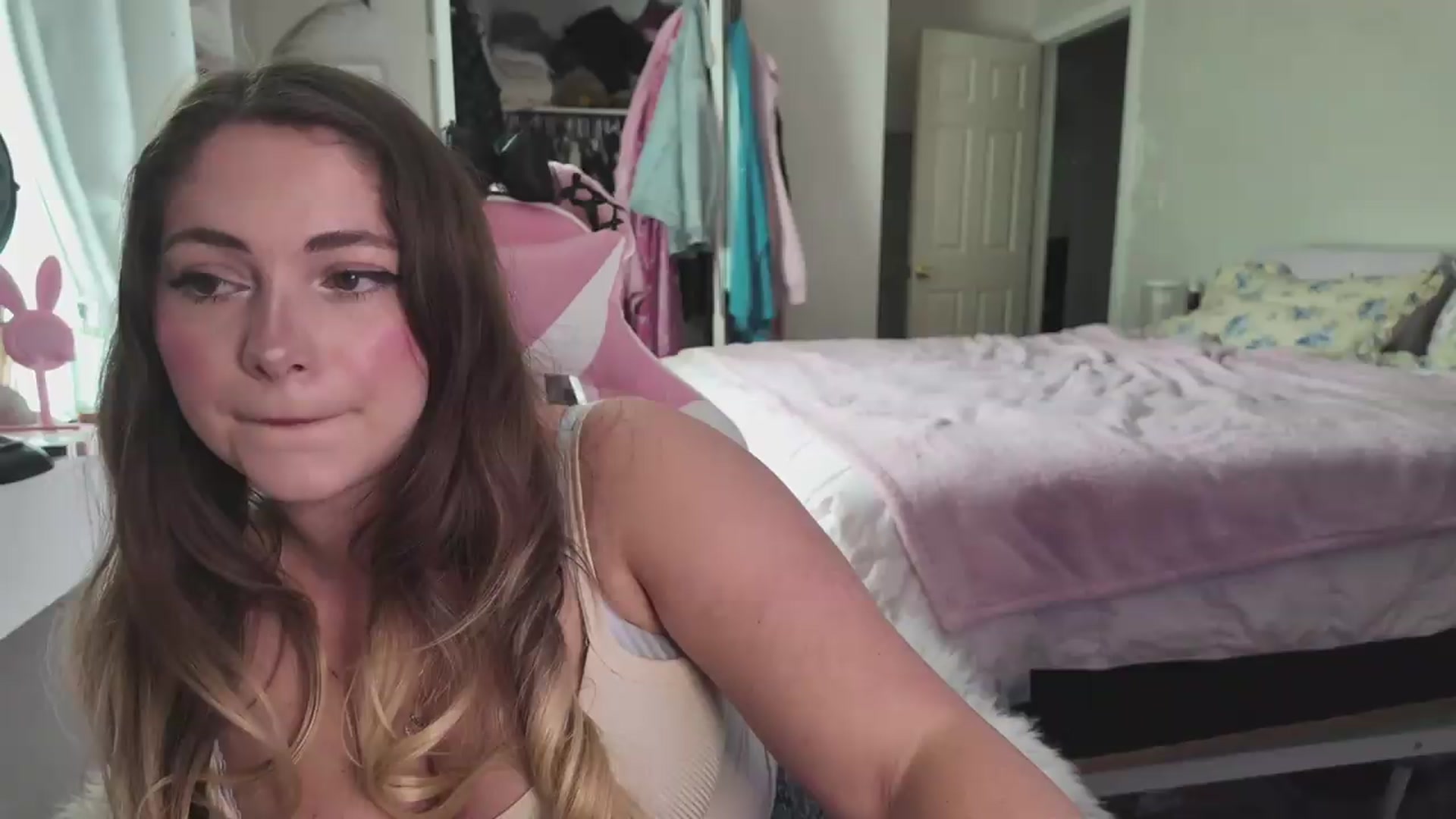 Gallery image thumbnail from lolypopbubble's myfreecams stream on, 07/17/2026, 19:14 image 8 of 20