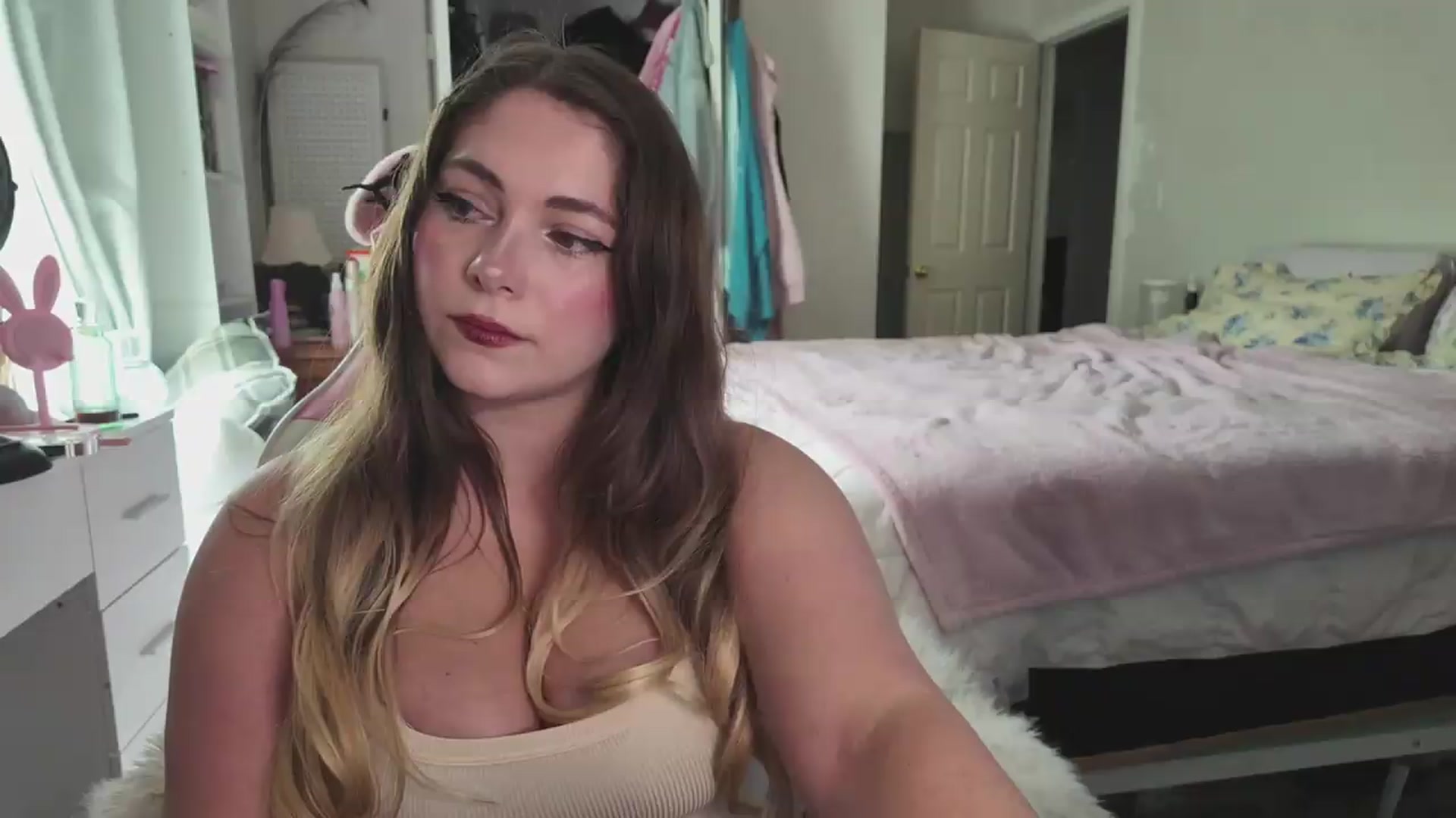 Gallery image thumbnail from lolypopbubble's myfreecams stream on, 07/17/2026, 19:14 image 14 of 20