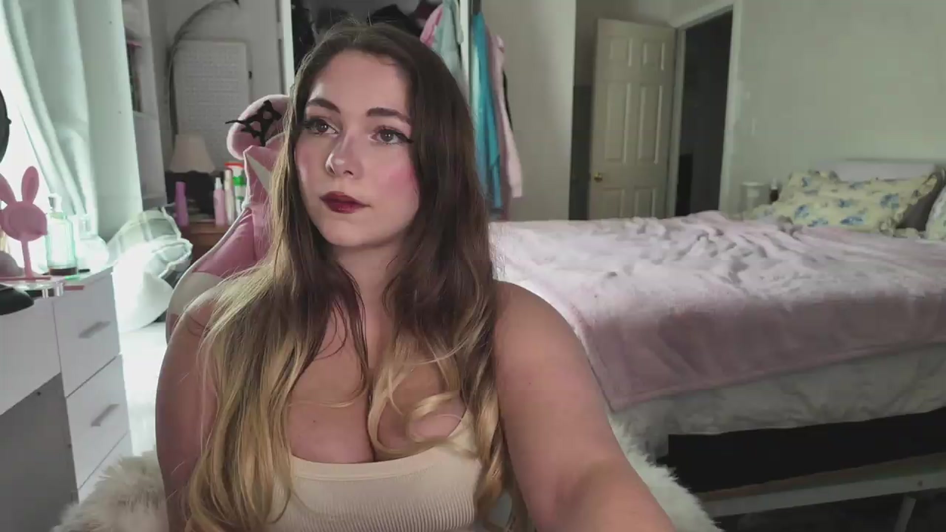 Gallery image thumbnail from lolypopbubble's myfreecams stream on, 07/17/2026, 19:14 image 15 of 20