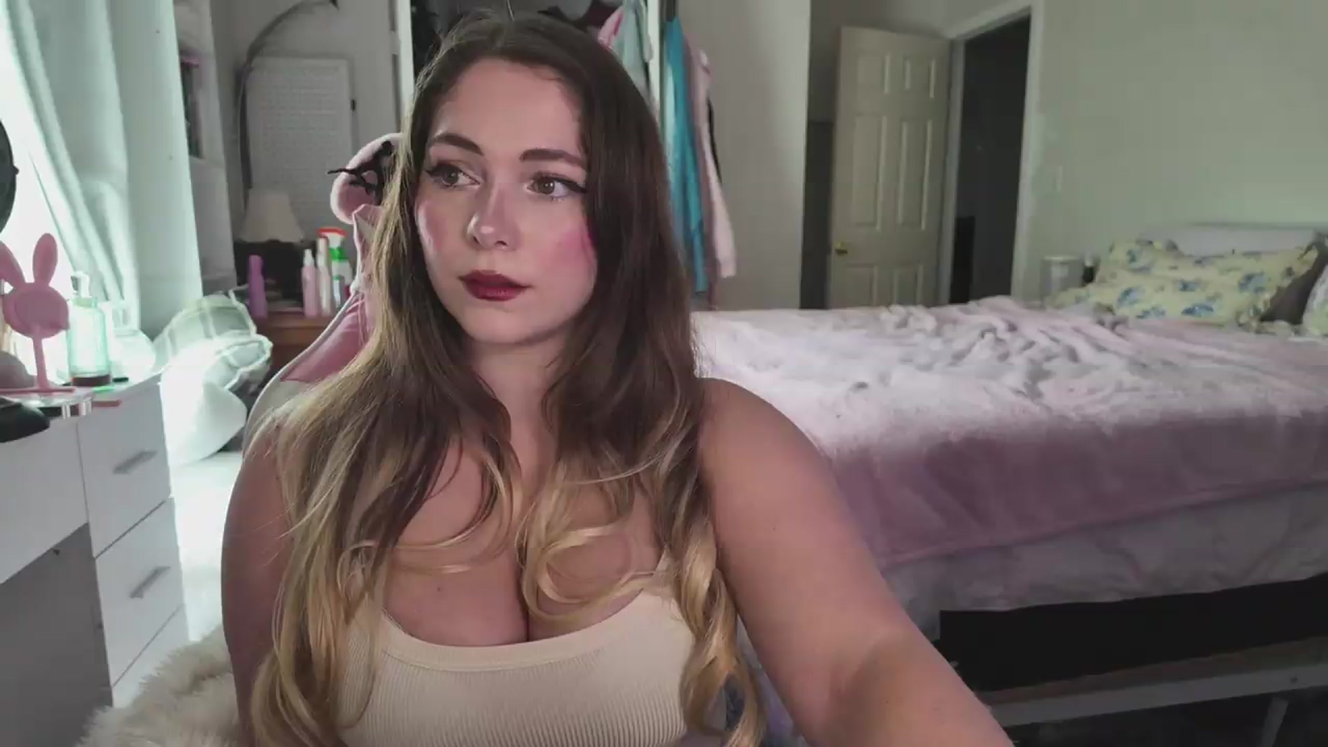 Gallery image thumbnail from lolypopbubble's myfreecams stream on, 07/17/2026, 19:14 image 9 of 20