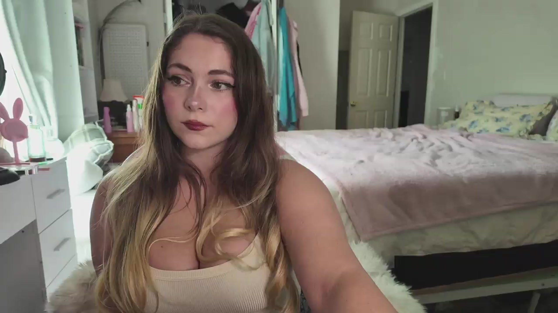 Gallery image thumbnail from lolypopbubble's myfreecams stream on, 07/17/2026, 19:14 image 17 of 20
