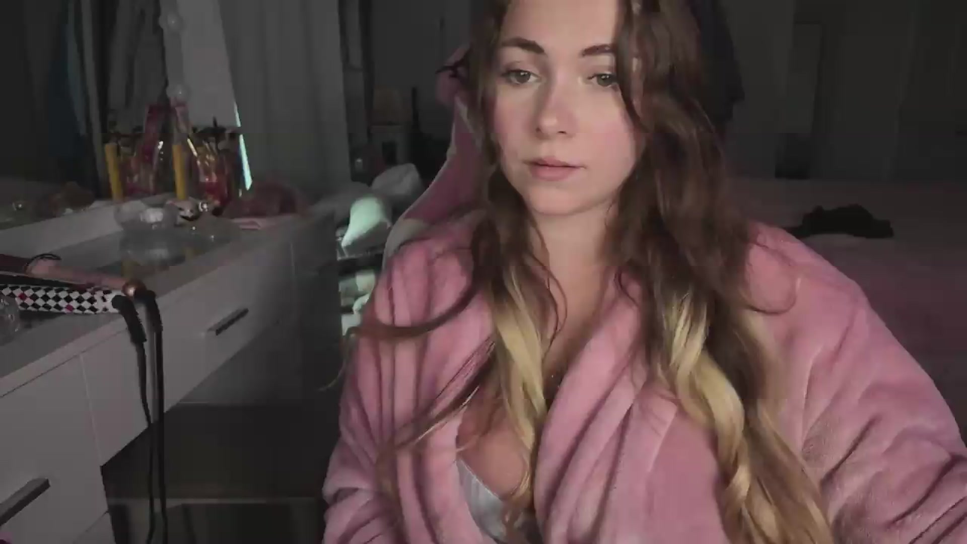 Gallery image thumbnail from lolypopbubble's myfreecams stream on, 08/05/2026, 21:39 image 10 of 20