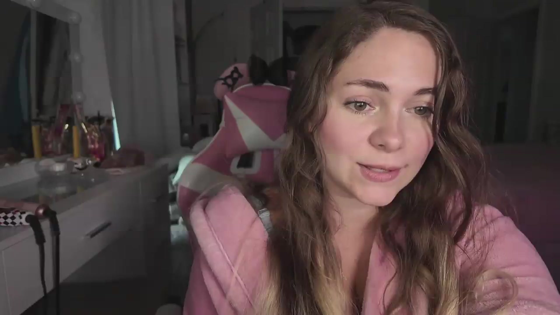 Gallery image thumbnail from lolypopbubble's myfreecams stream on, 08/05/2026, 21:39 image 16 of 20