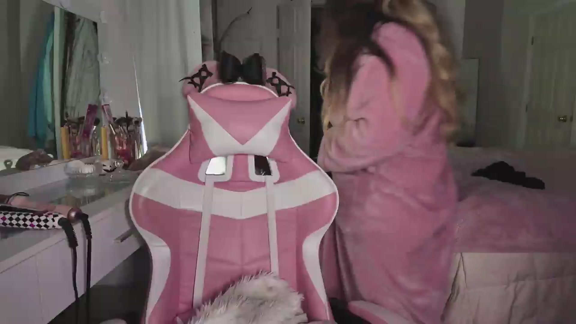 Gallery image thumbnail from lolypopbubble's myfreecams stream on, 08/05/2026, 21:39 image 14 of 20