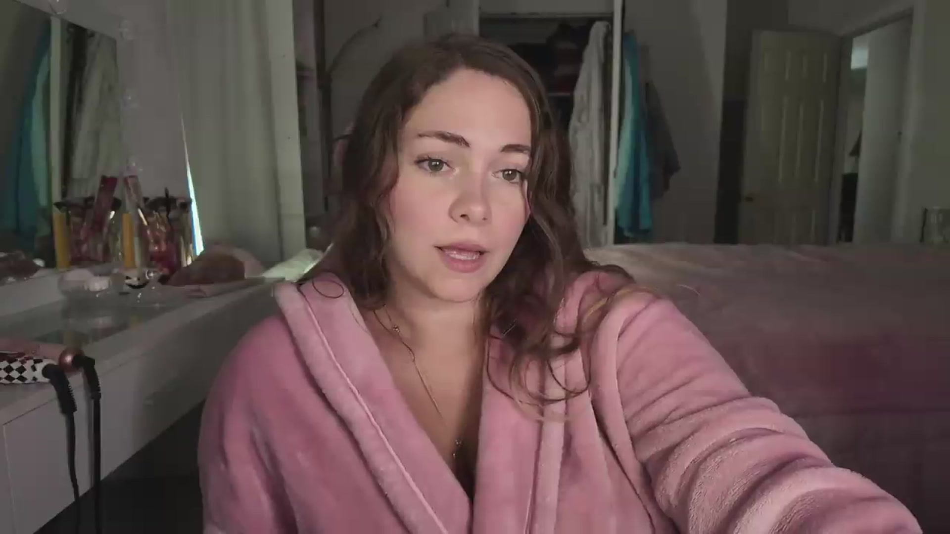 Gallery image thumbnail from lolypopbubble's myfreecams stream on, 08/05/2026, 21:39 image 17 of 20