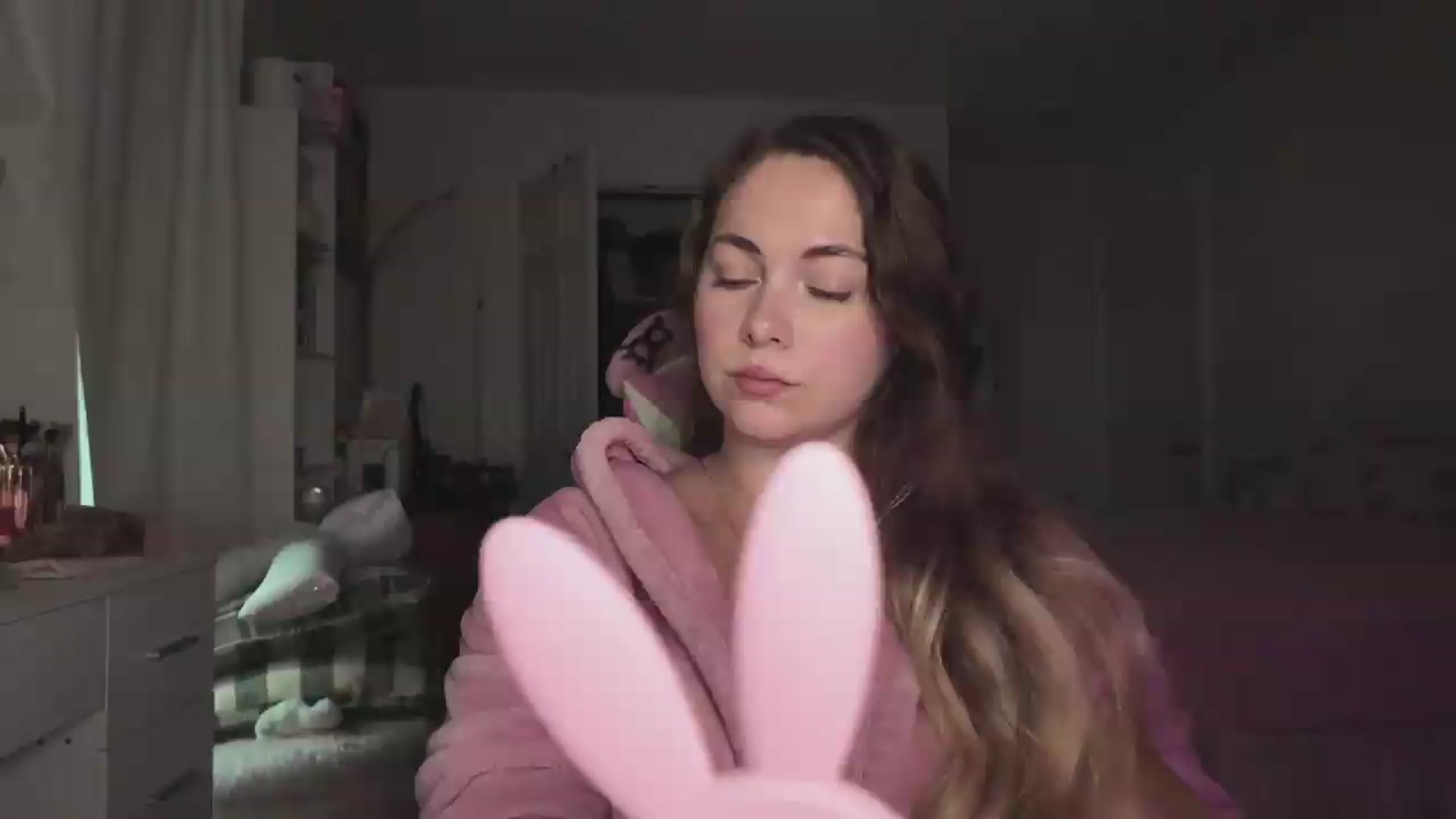 Gallery image thumbnail from lolypopbubble's myfreecams stream on, 08/05/2026, 21:39 image 1 of 20