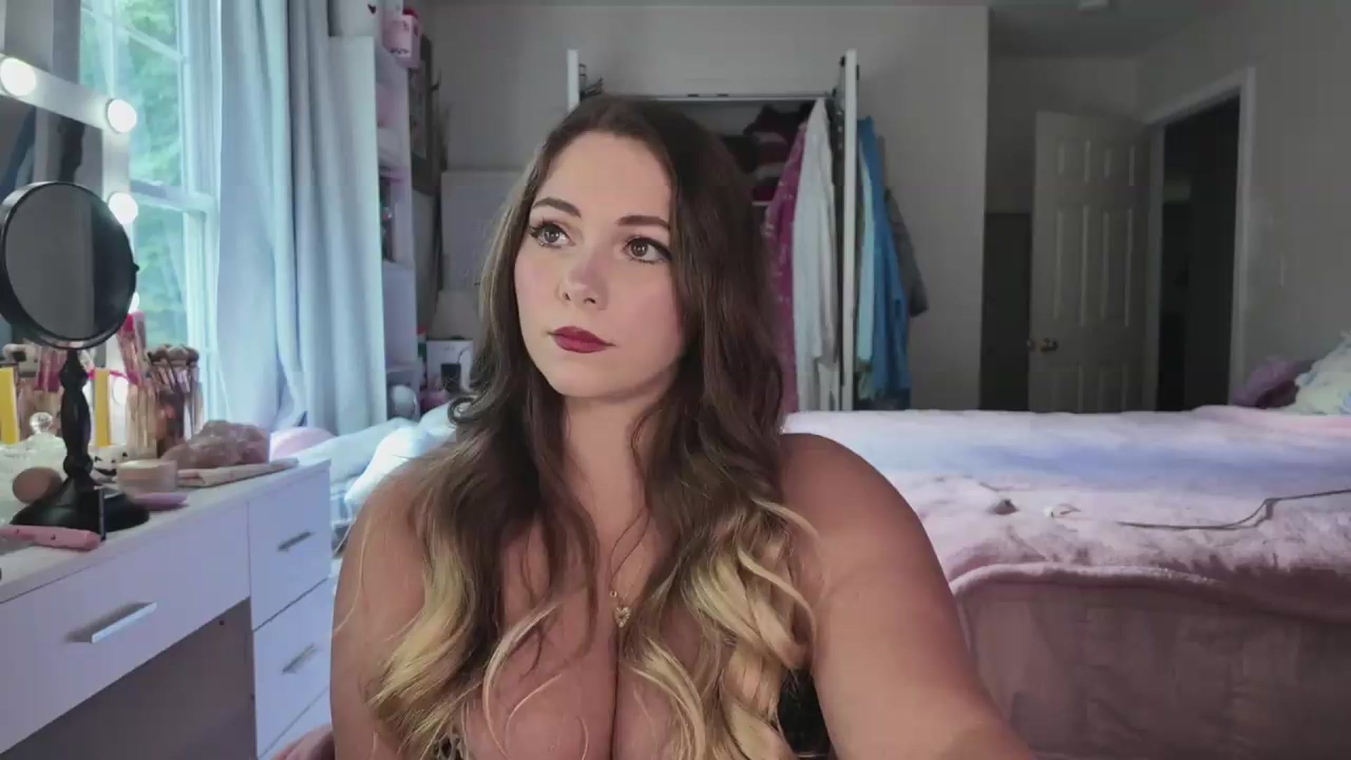 Gallery image thumbnail from lolypopbubble's myfreecams stream on, 08/07/2026, 19:04 image 1 of 20