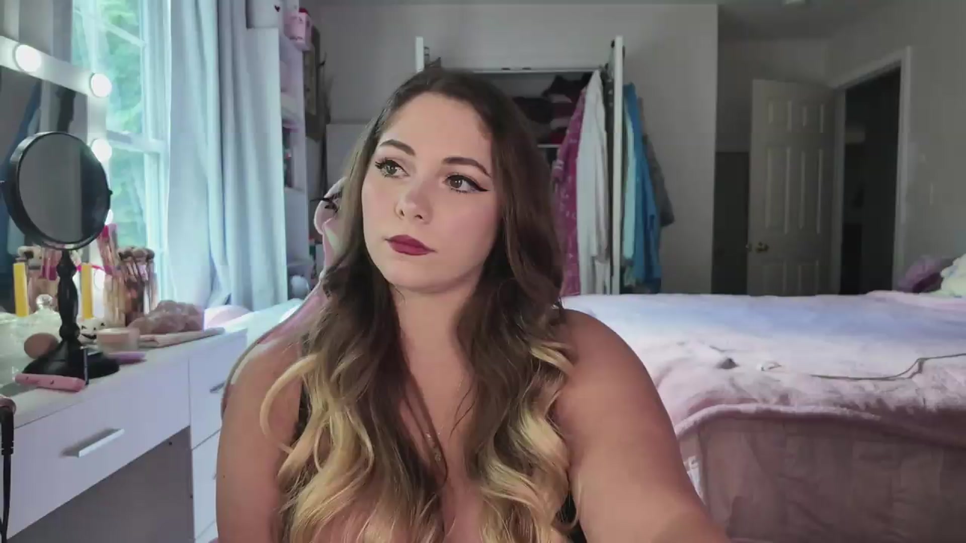 Gallery image thumbnail from lolypopbubble's myfreecams stream on, 08/07/2026, 19:04 image 4 of 20