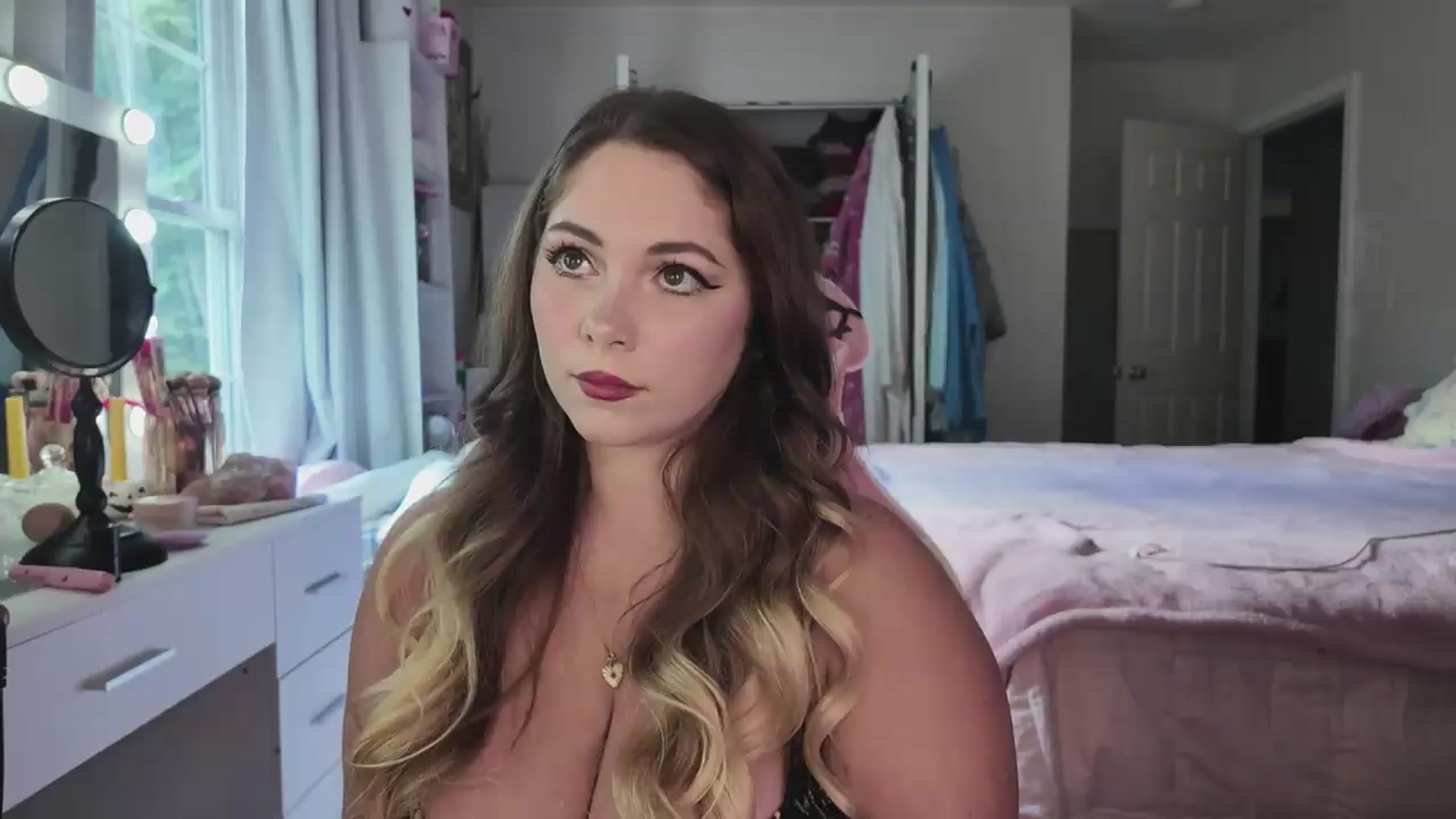 Gallery image thumbnail from lolypopbubble's myfreecams stream on, 08/07/2026, 19:04 image 3 of 20
