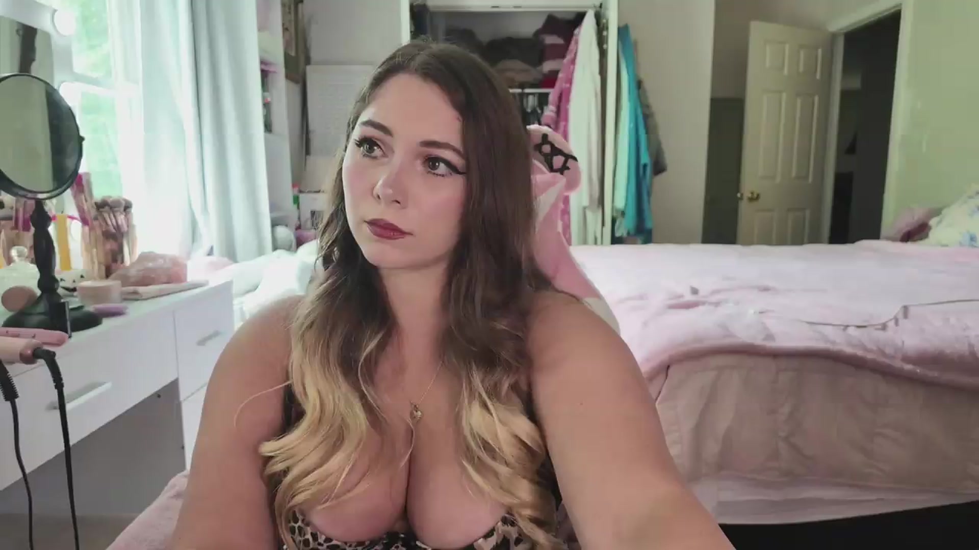 Gallery image thumbnail from lolypopbubble's myfreecams stream on, 08/07/2026, 19:38 image 13 of 20