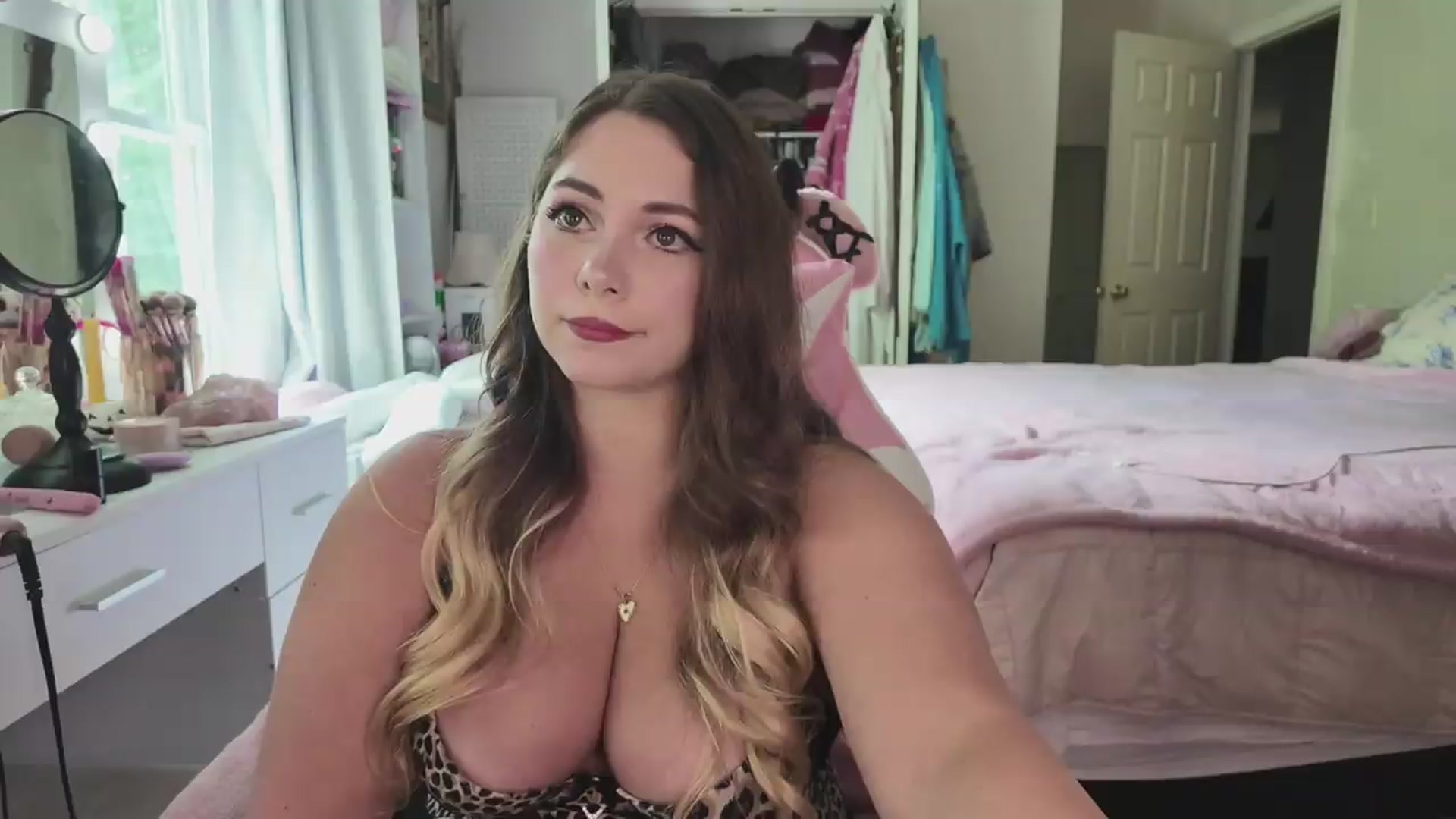 Gallery image thumbnail from lolypopbubble's myfreecams stream on, 08/07/2026, 19:38 image 5 of 20