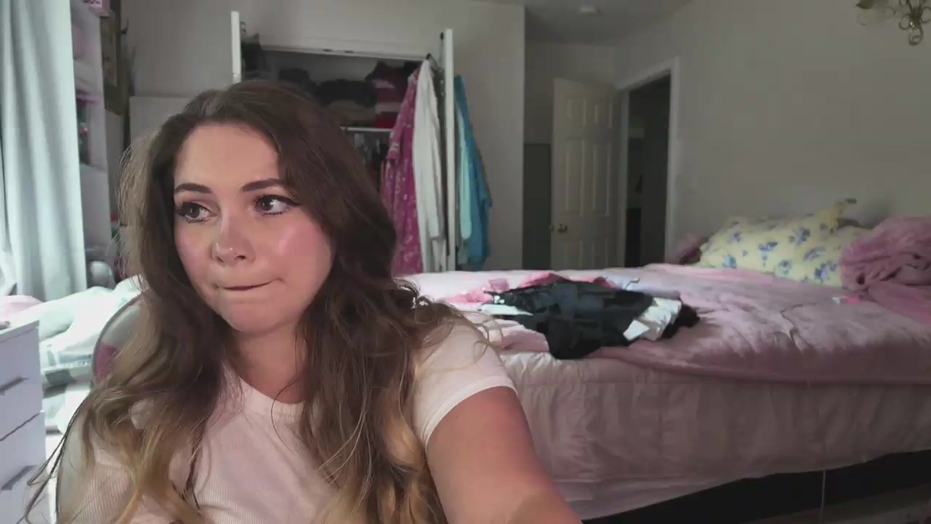 Gallery image thumbnail from lolypopbubble's myfreecams stream on, 08/07/2026, 20:41 image 14 of 20
